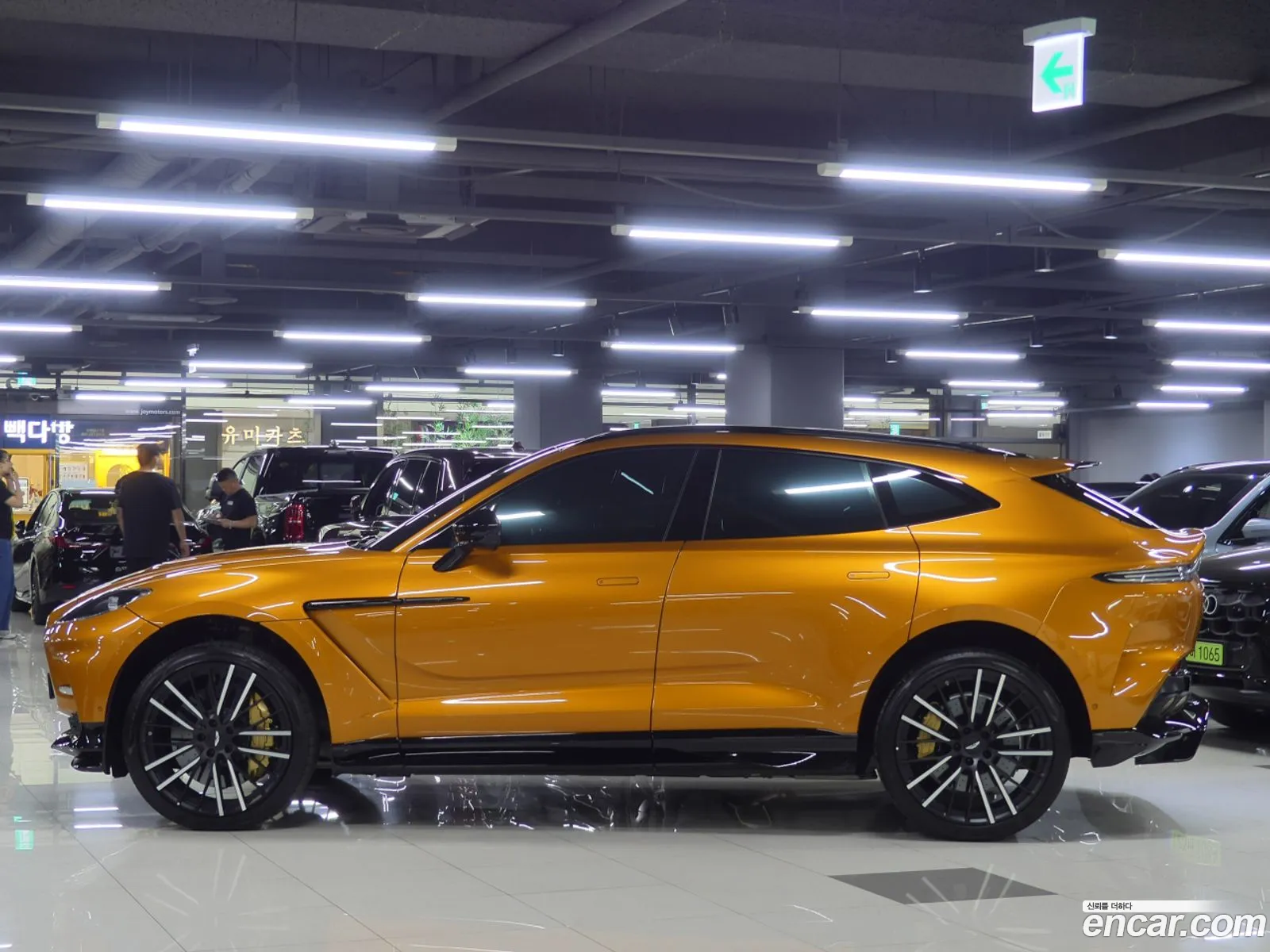 Aston Martin DBX 2023 — 6