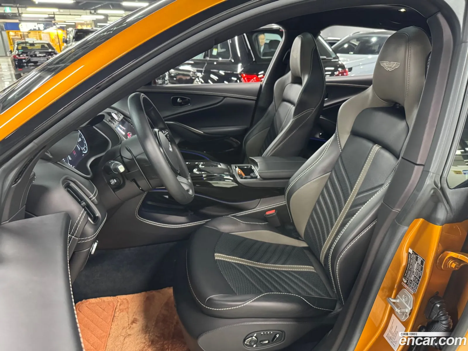 Aston Martin DBX 2023 — 10
