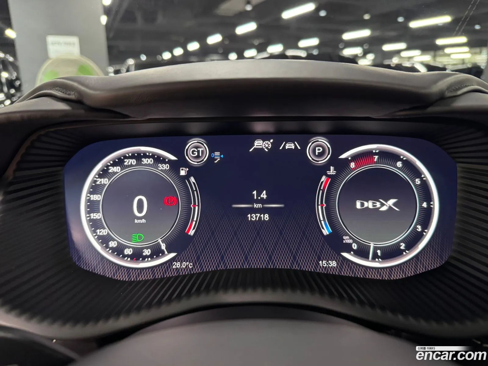 Aston Martin DBX 2023 — 9