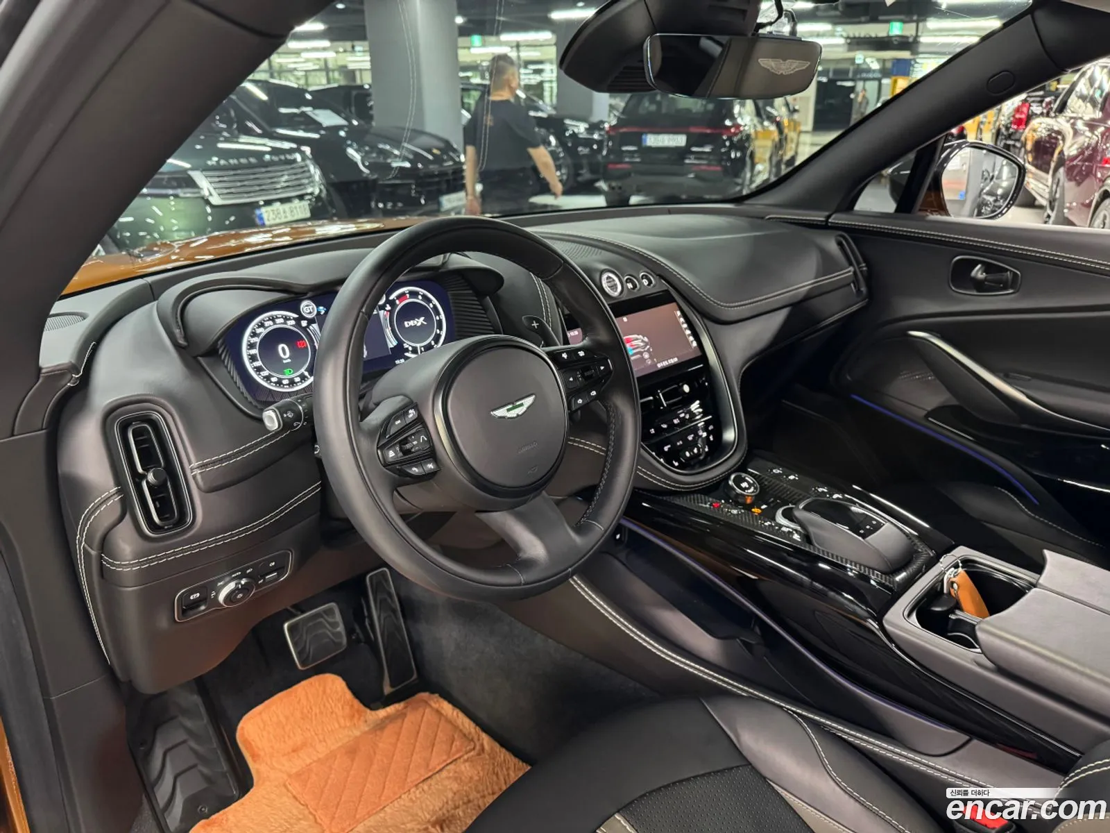 Aston Martin DBX 2023 — 8