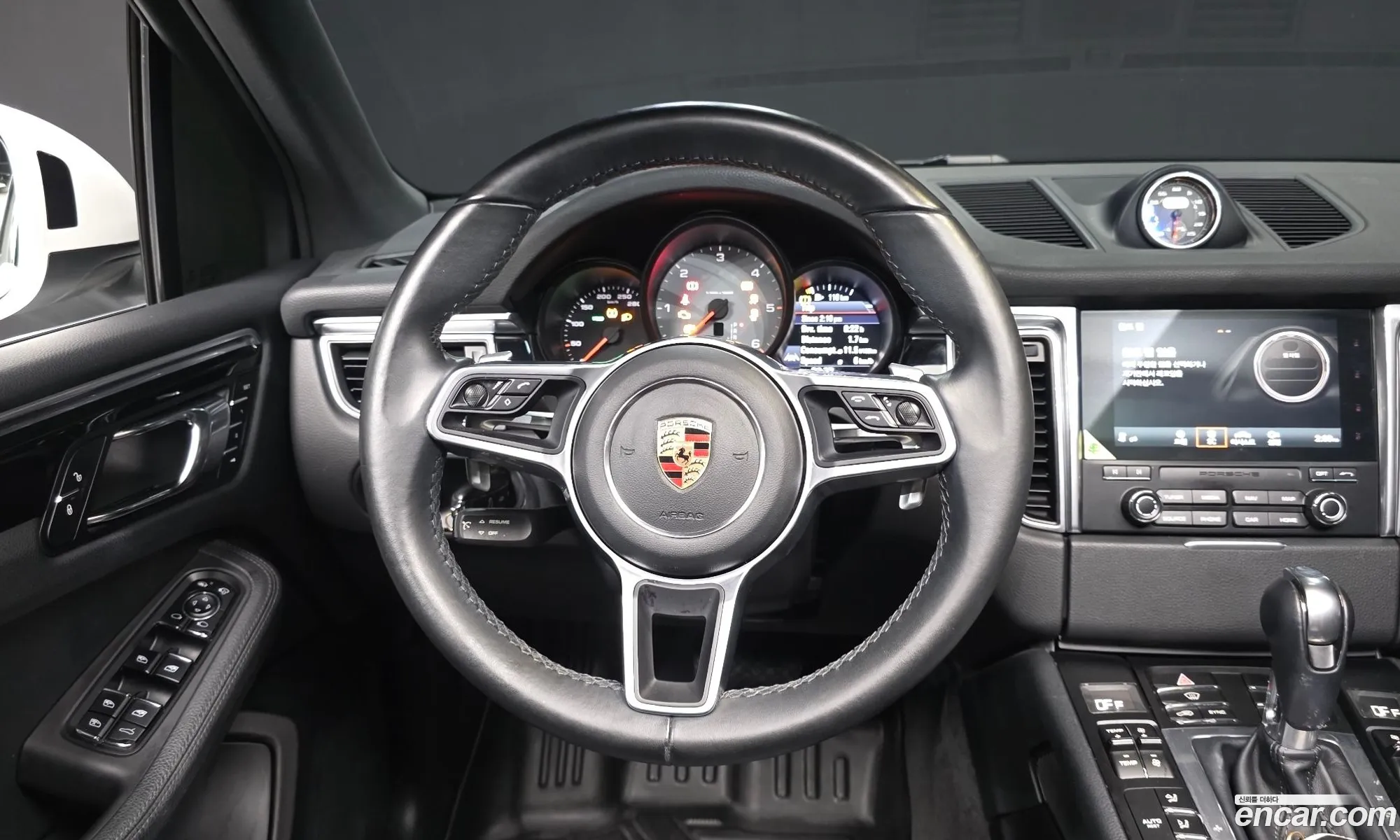 Porsche Macan 2017 — 11