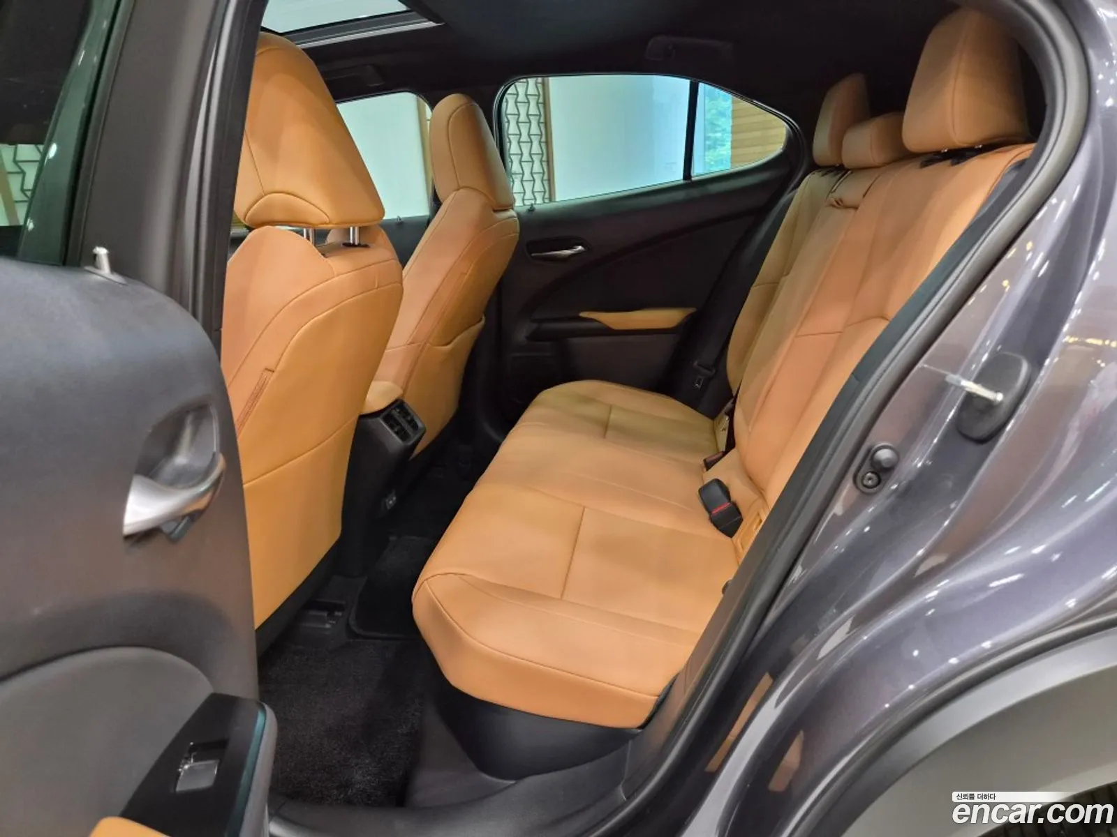 Lexus UX250h 2024 — 8