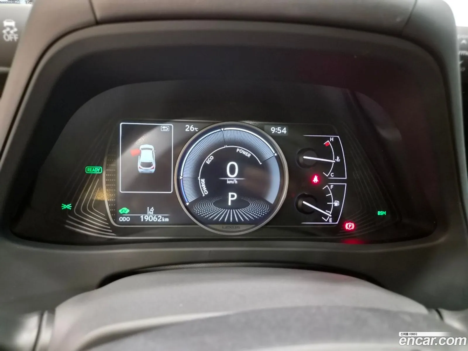 Lexus UX250h 2024 — 7