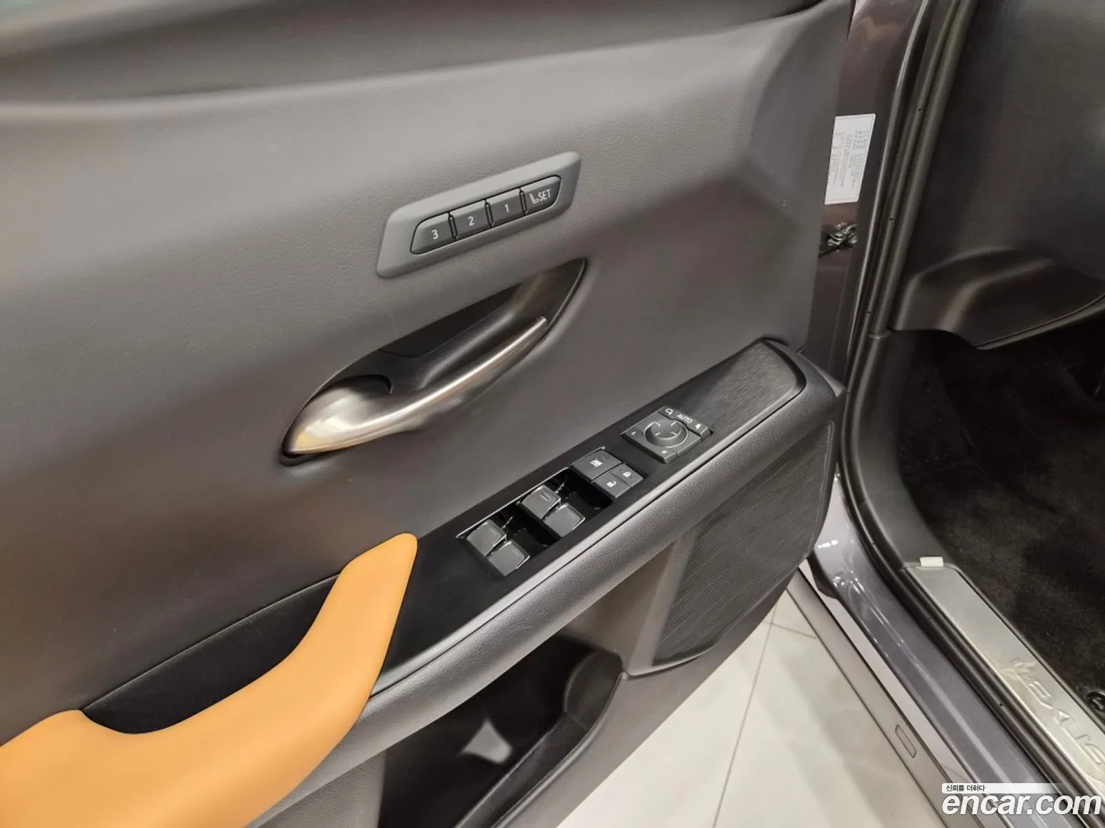 Lexus UX250h 2024 — 4