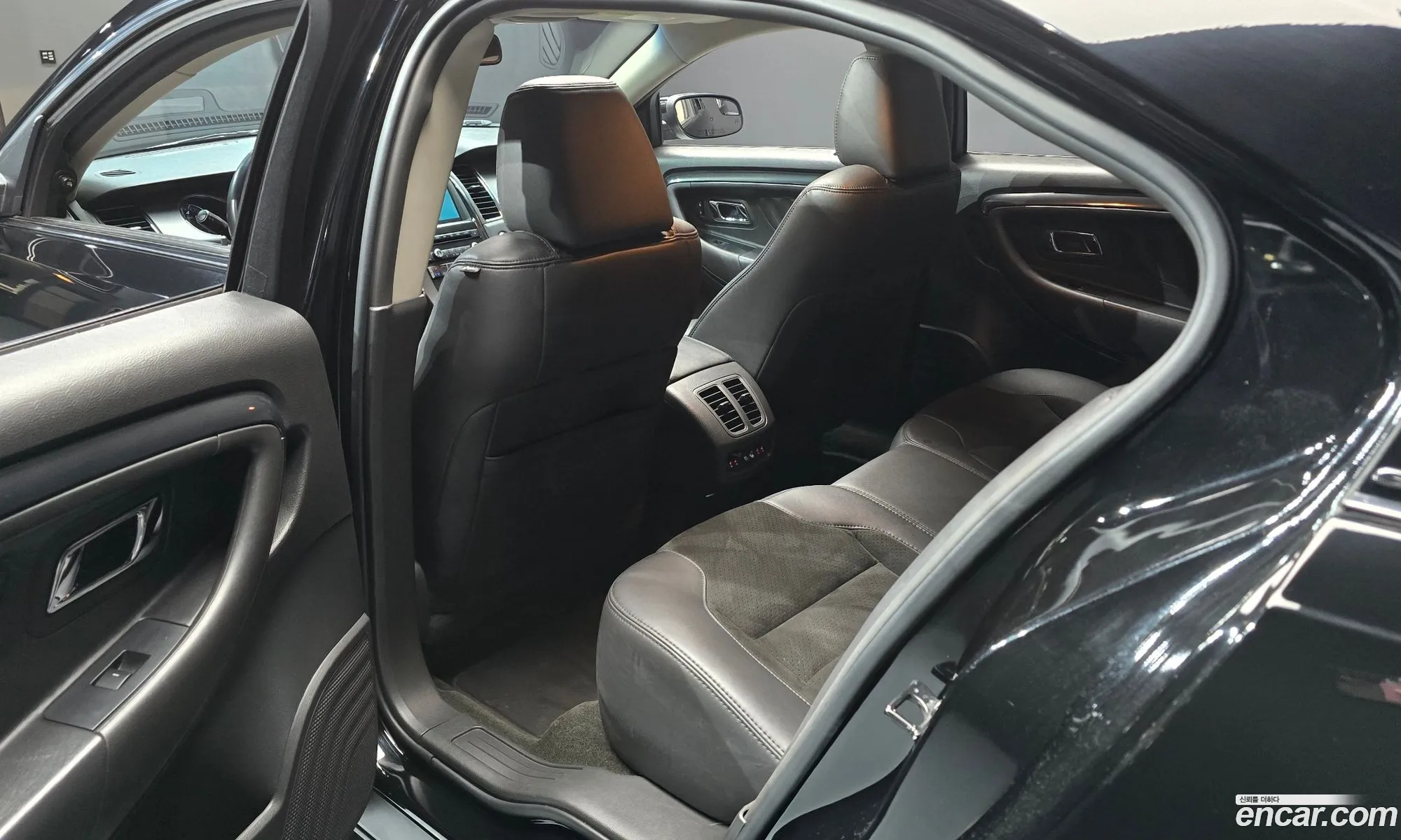 Ford Taurus 2012 1FAHP2KT8CG103668 — 11