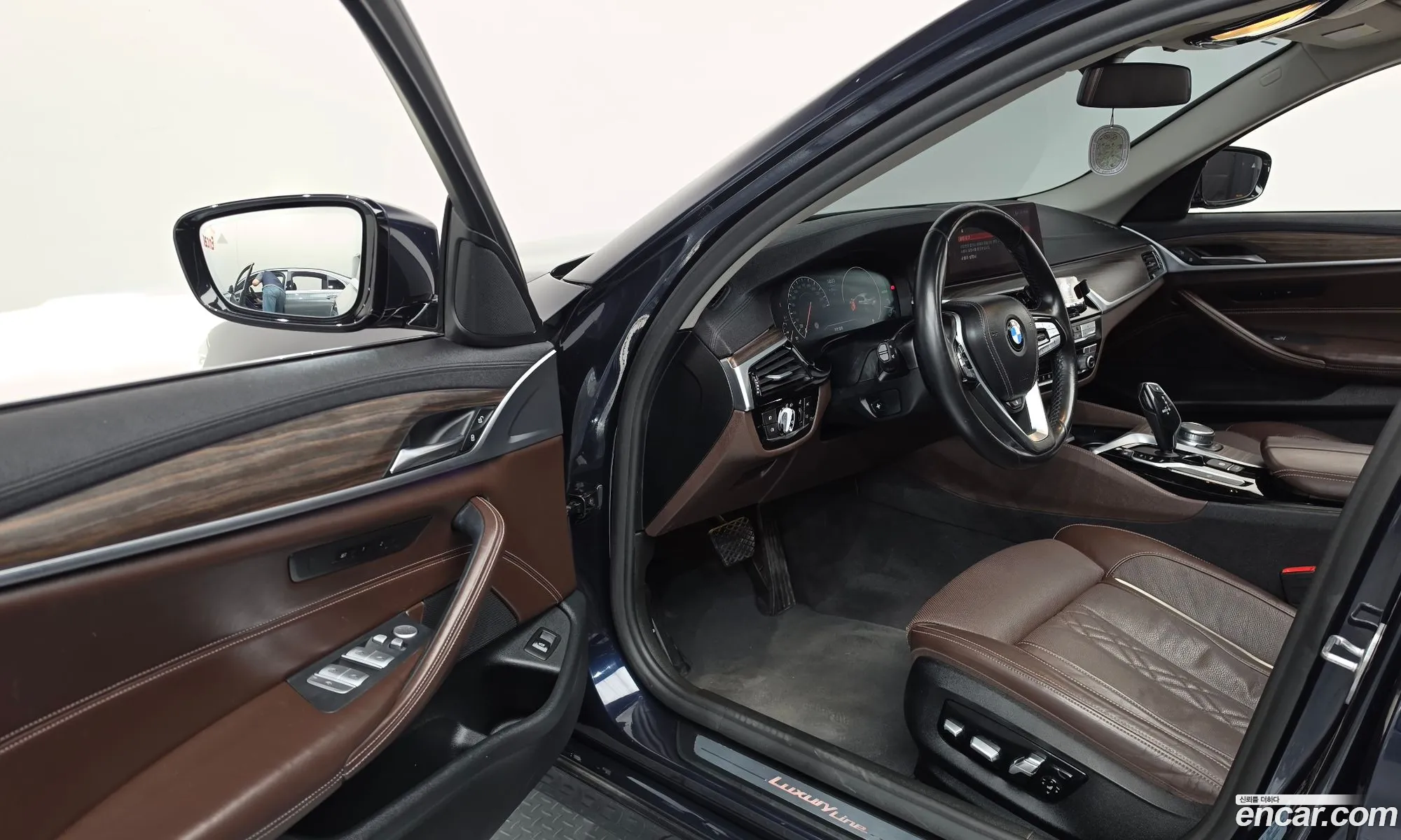 BMW 5 Series 2019 WBAJF3102KBS70645 — 33