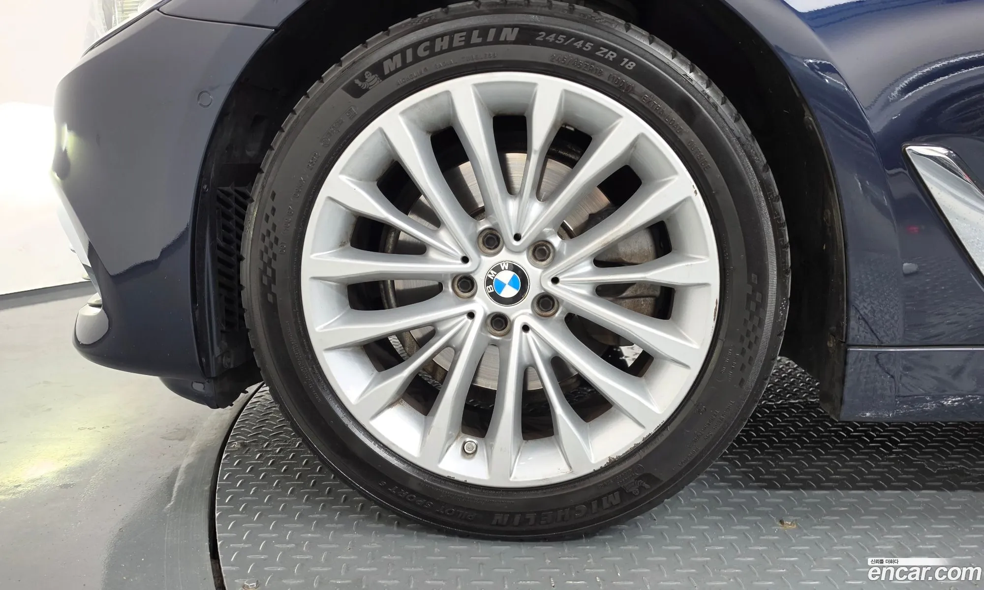 BMW 5 Series 2019 WBAJF3102KBS70645 — 27