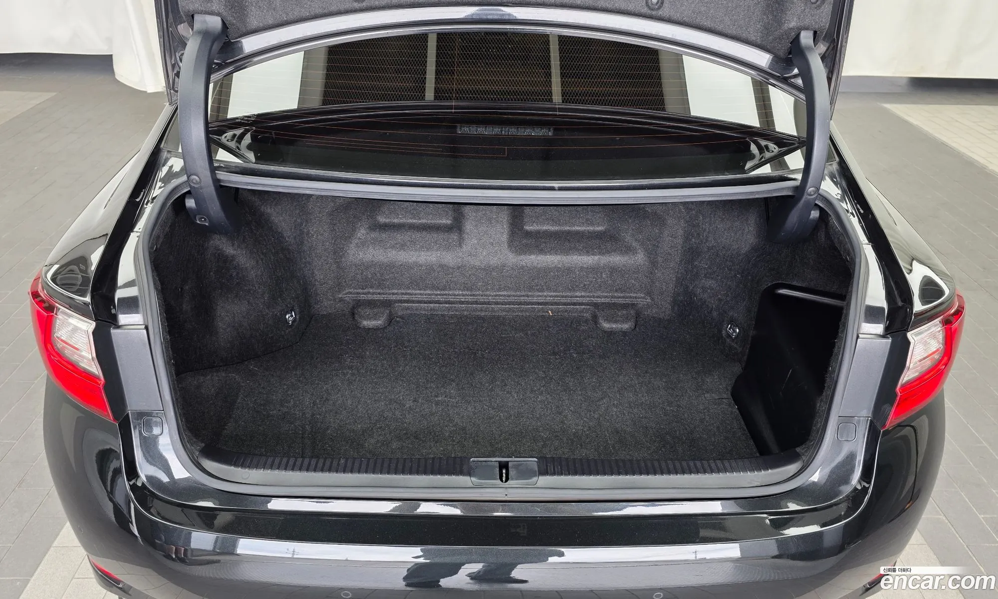 Lexus ES300h 2018 JTHBW1GGXJ2180270 — 14