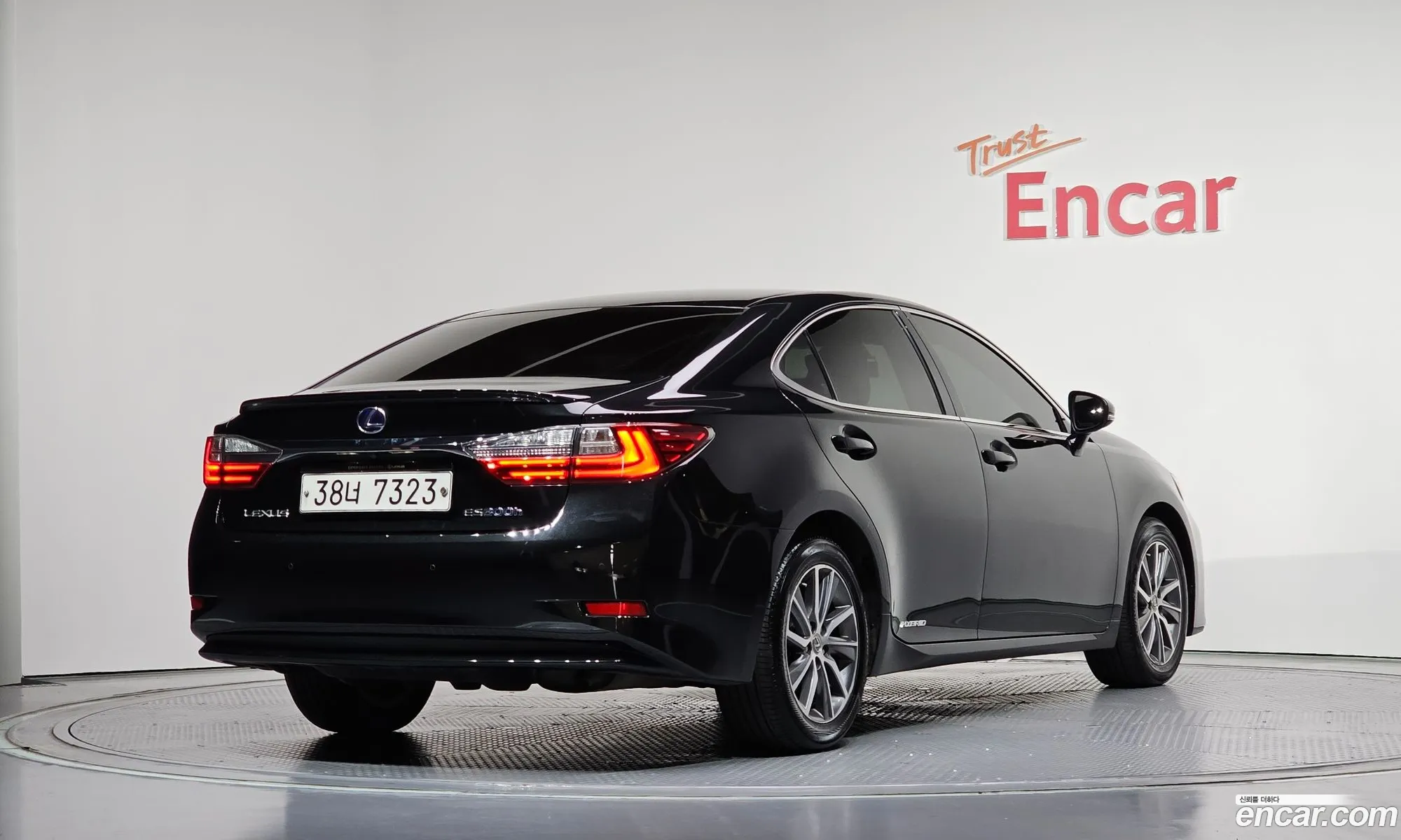 Lexus ES300h 2018 JTHBW1GGXJ2180270 — 2