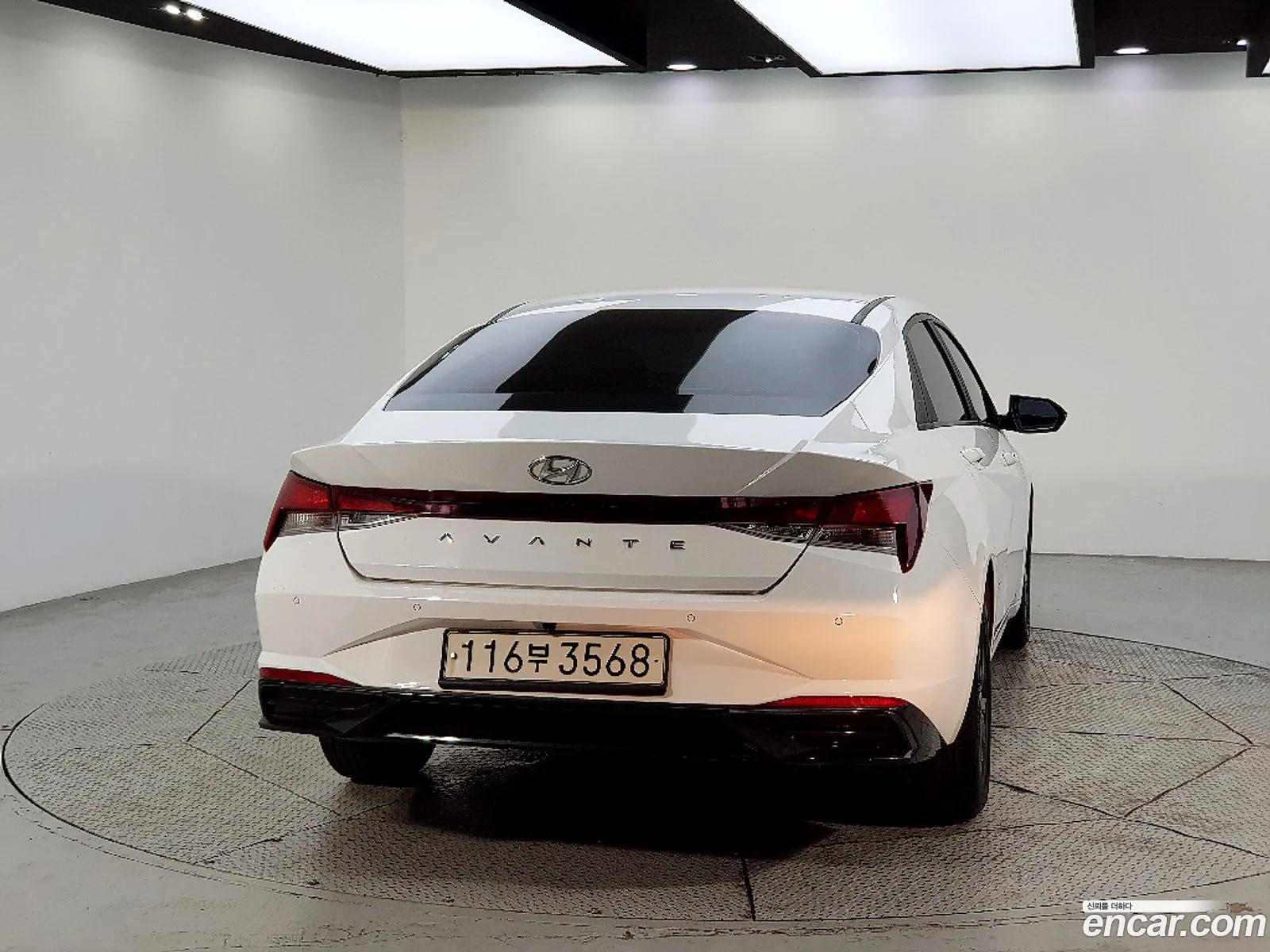 Hyundai Elantra Hybrid 2020 — 3