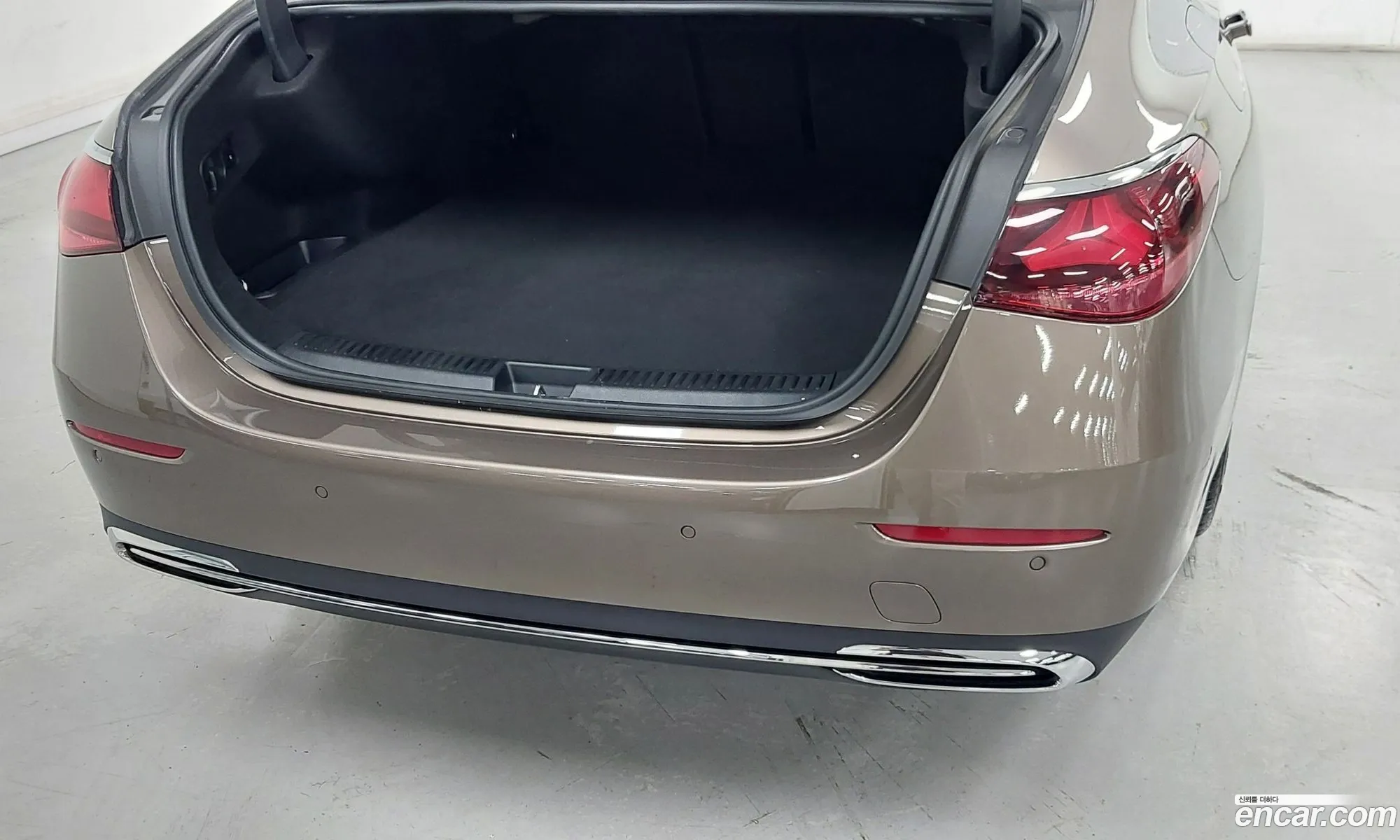 Mercedes-Benz E-Class W214 2025 — 11