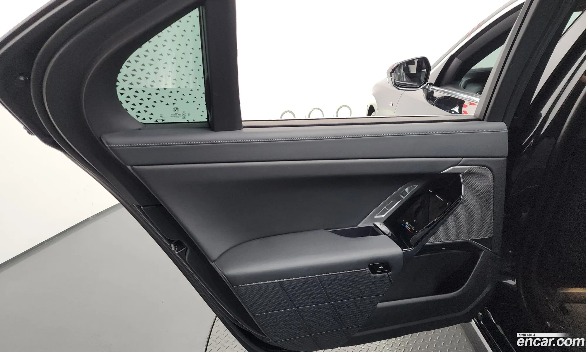 BMW 7 Series 2023 — 17