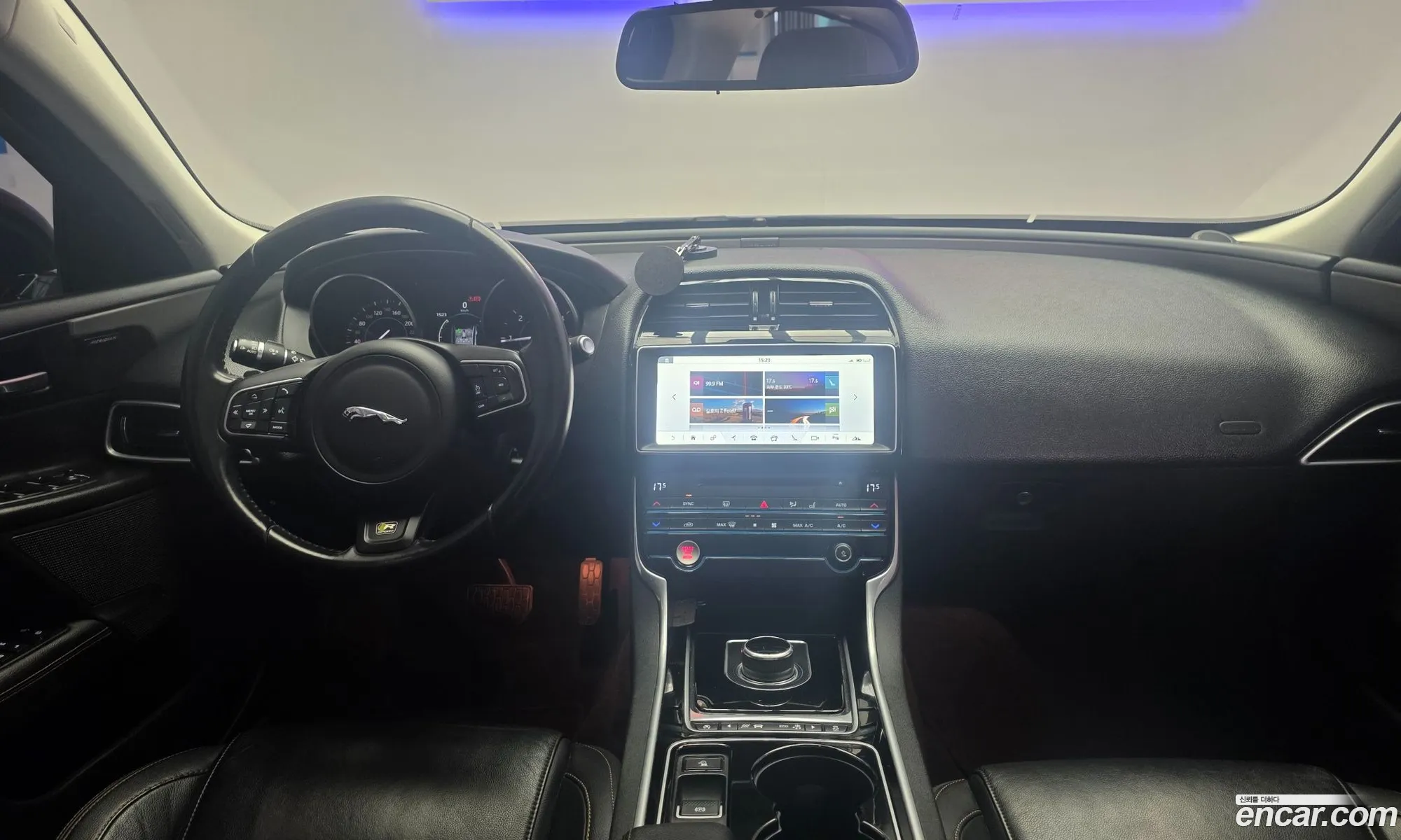 Jaguar XE 2017 — 16