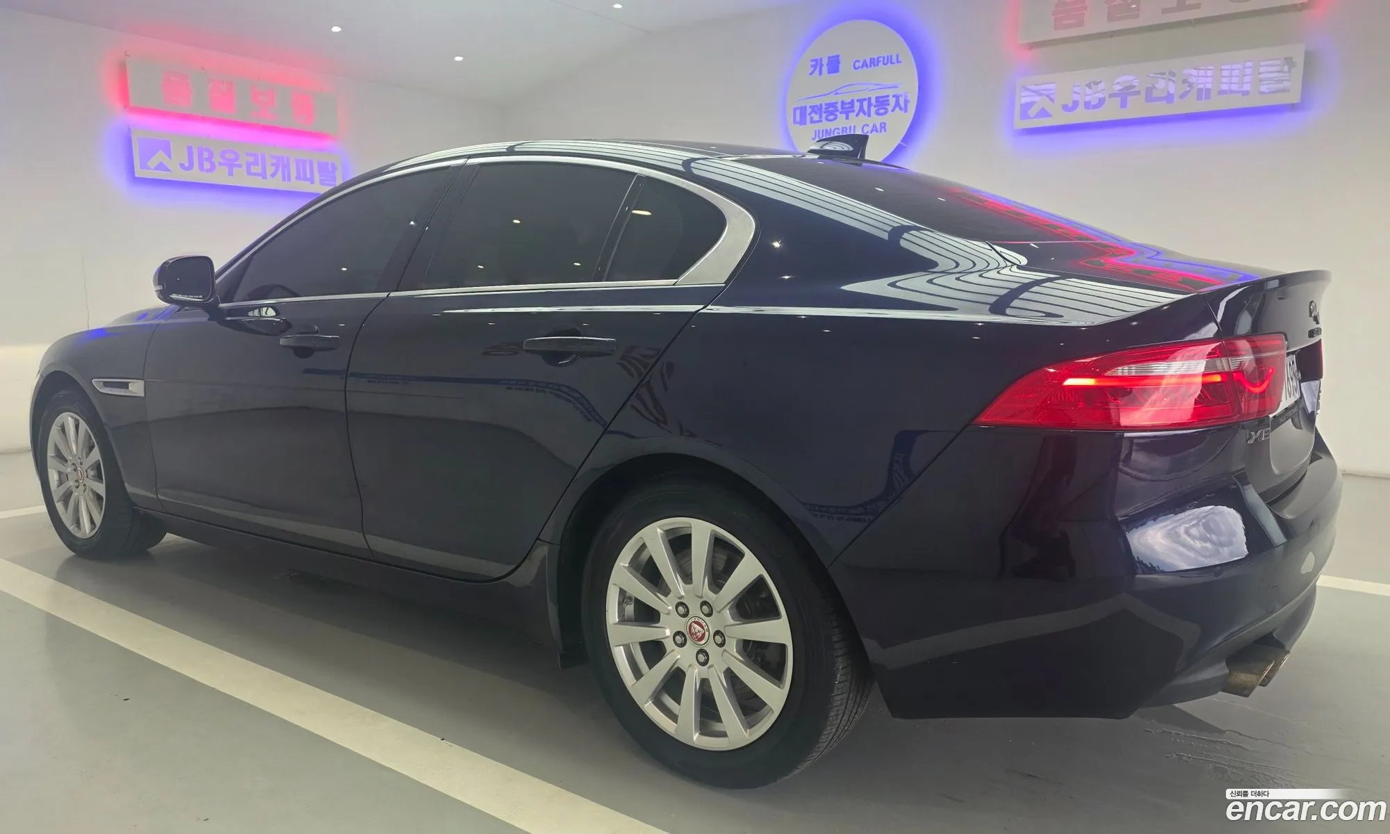 Jaguar XE 2017 — 8