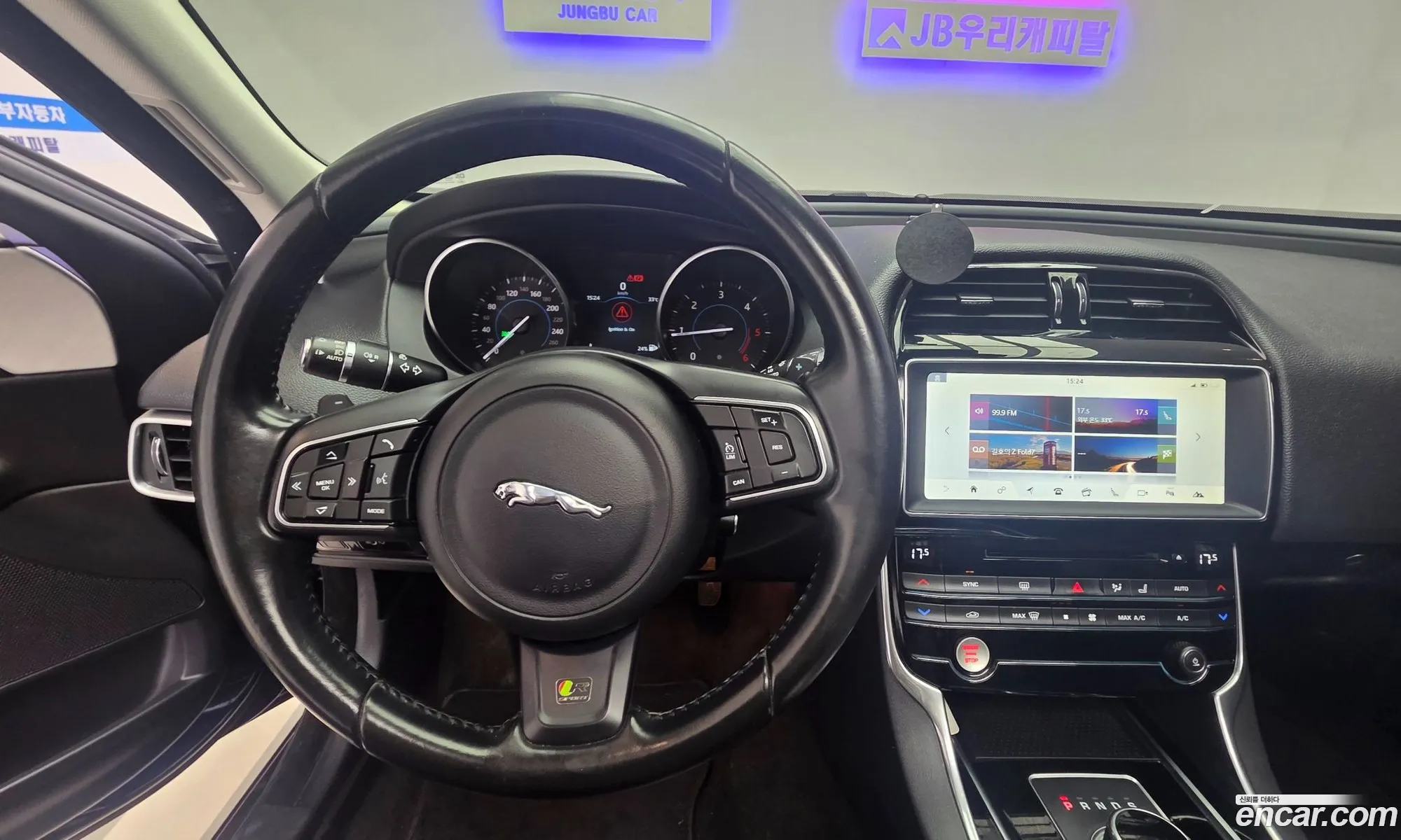 Jaguar XE 2017 — 12