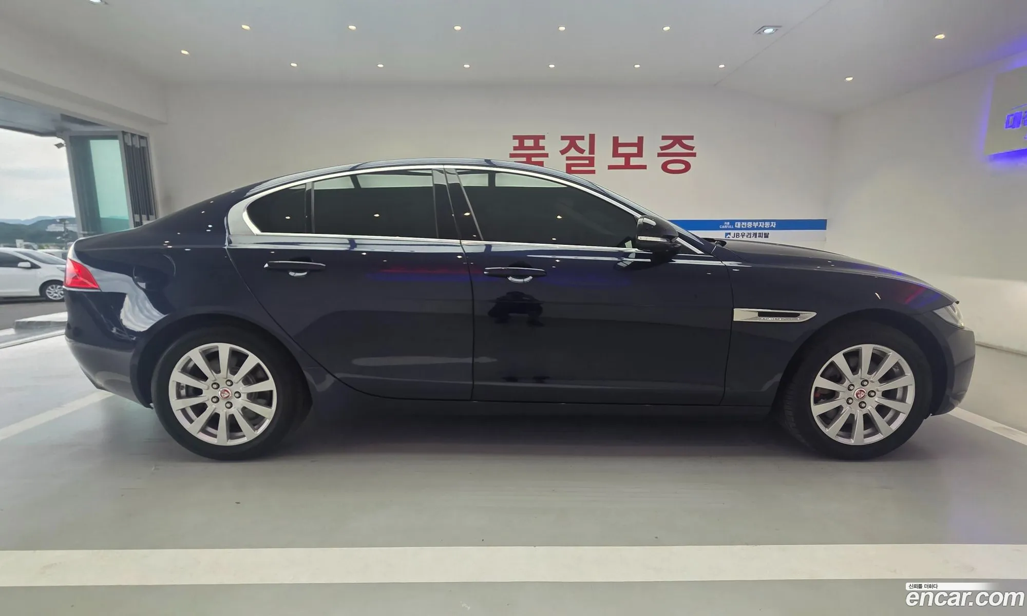 Jaguar XE 2017 — 7
