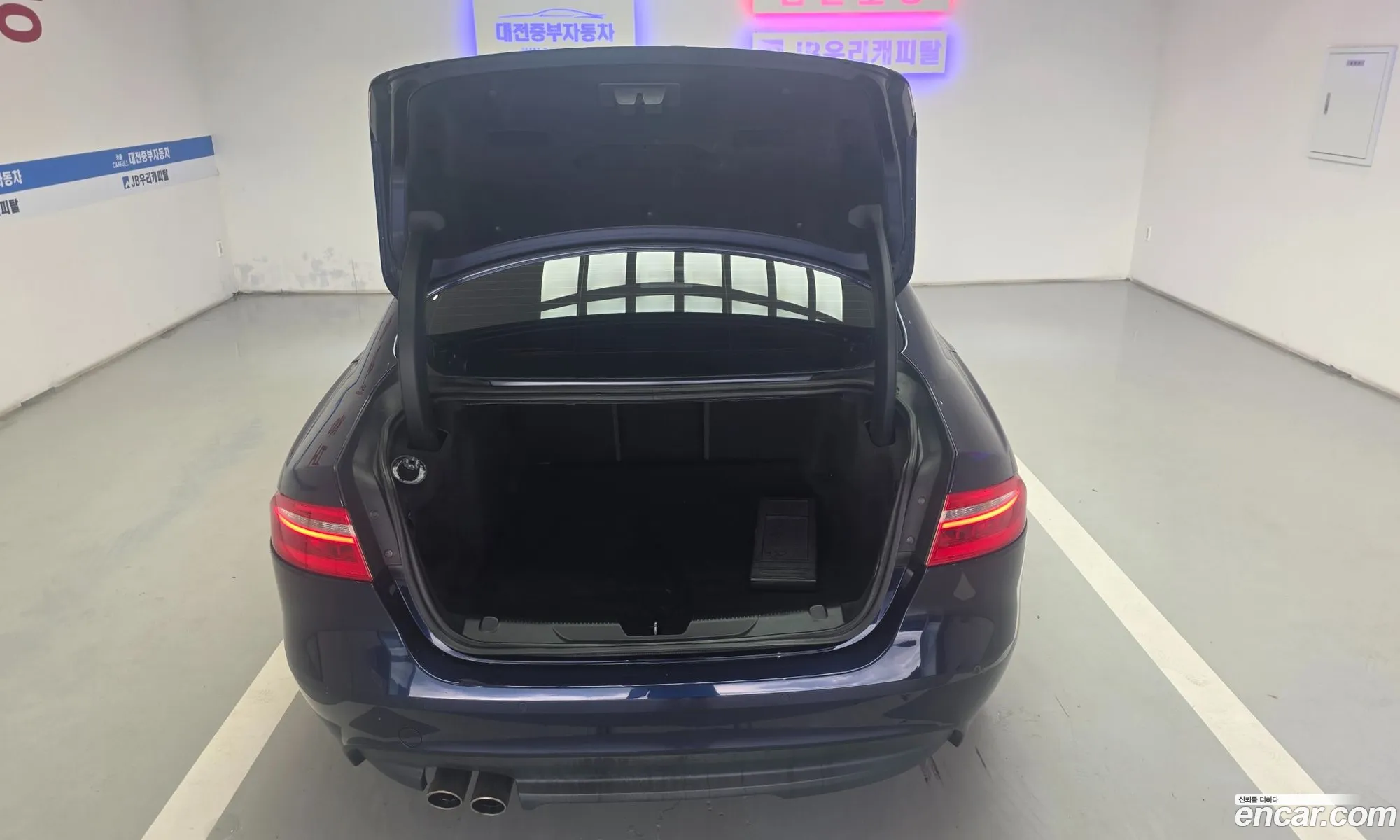 Jaguar XE 2017 — 11