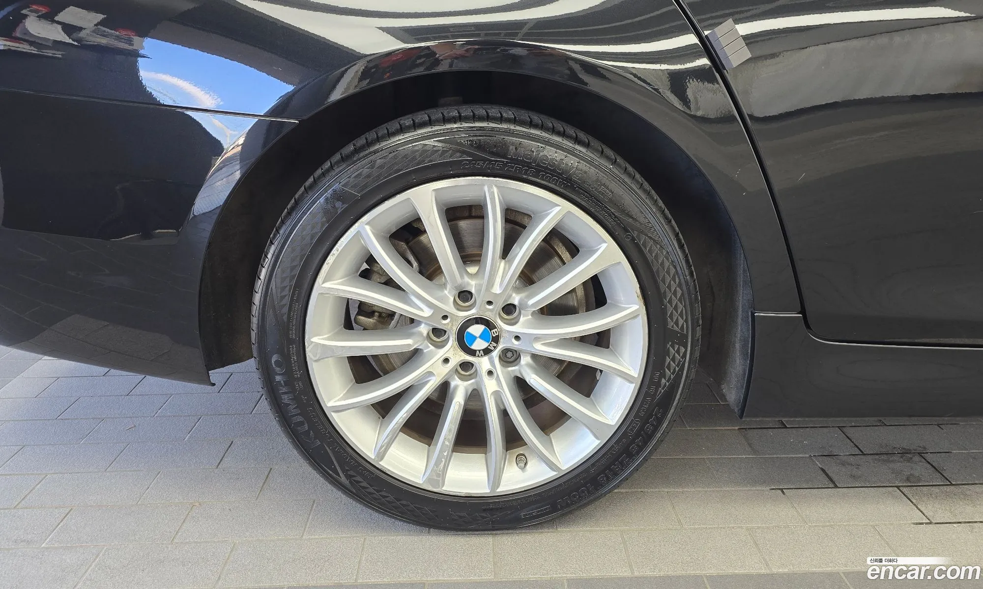 BMW 5 Series 2016 WBA5E5108GG071688 — 2