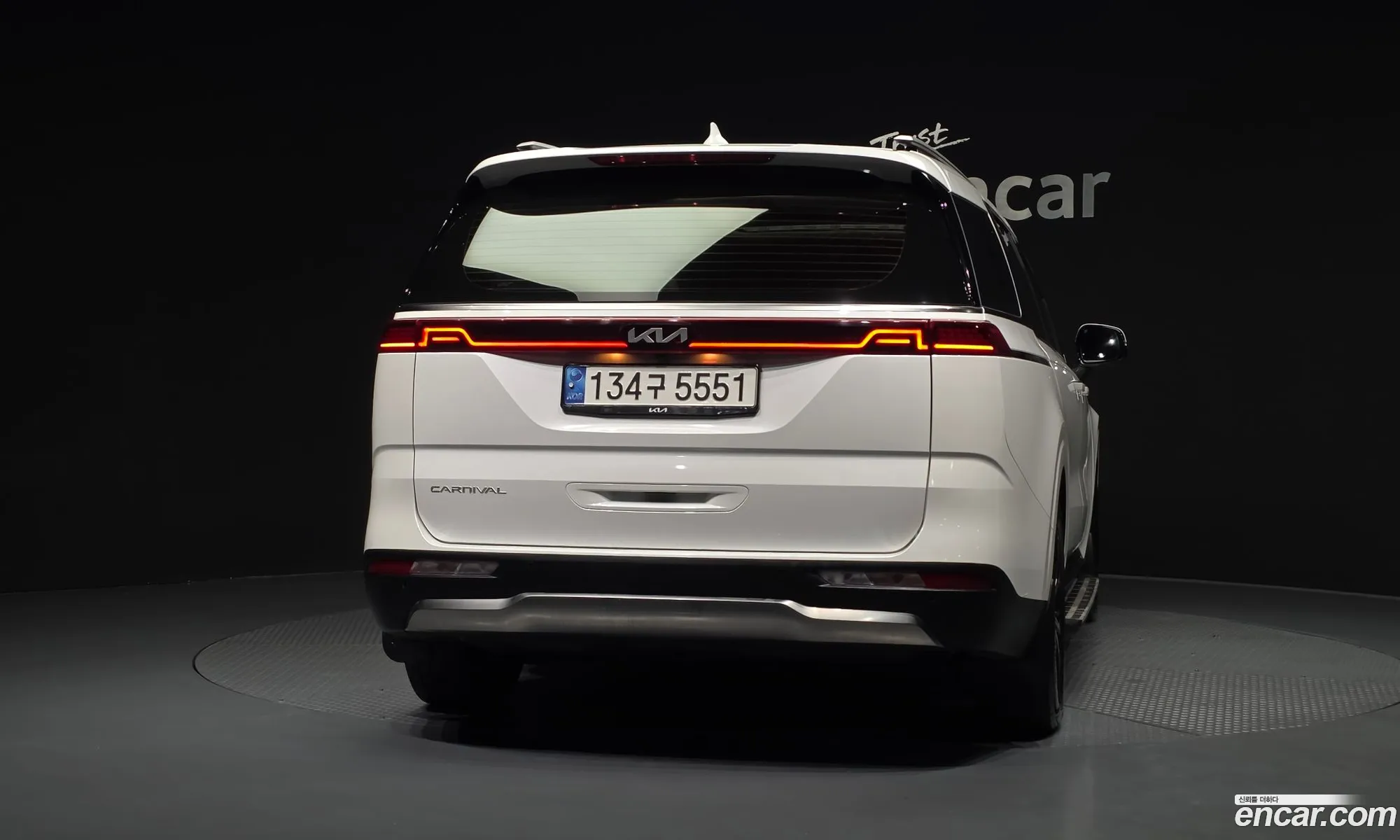 Kia Carnival 2021 — 3