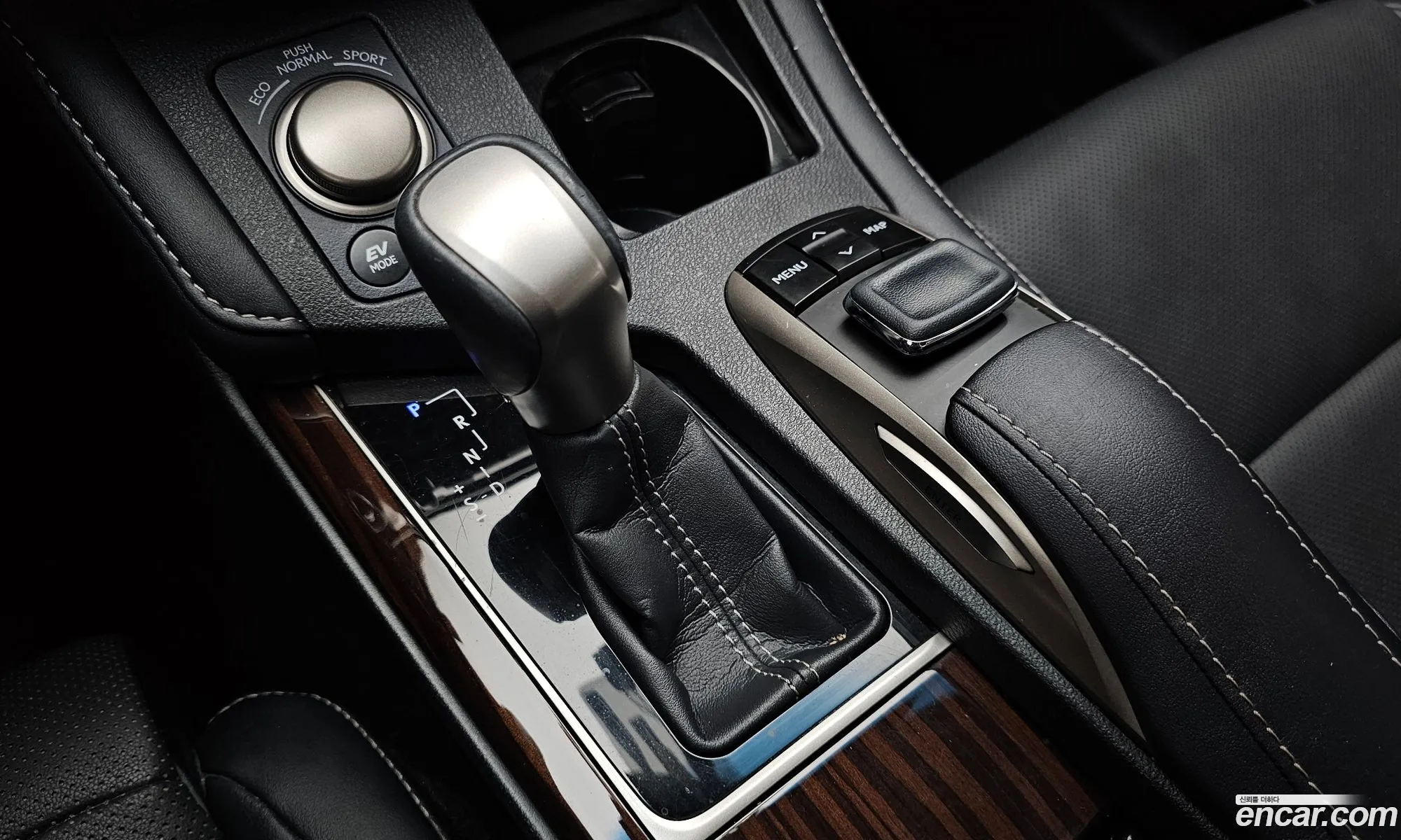 Lexus ES300h 2016 — 14