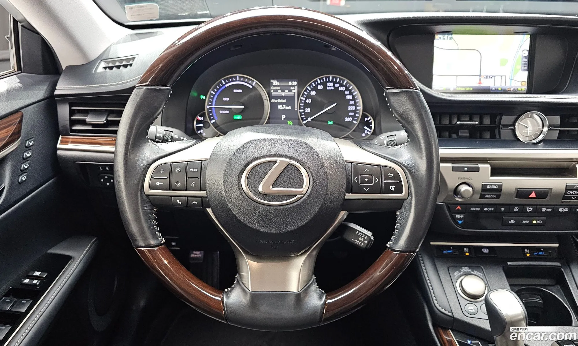 Lexus ES300h 2016 — 20