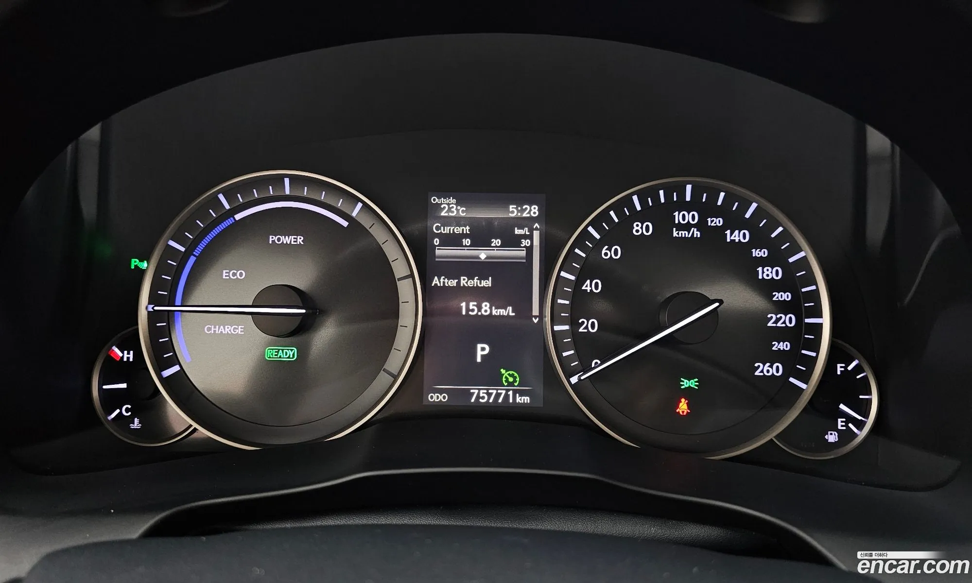 Lexus ES300h 2016 — 12
