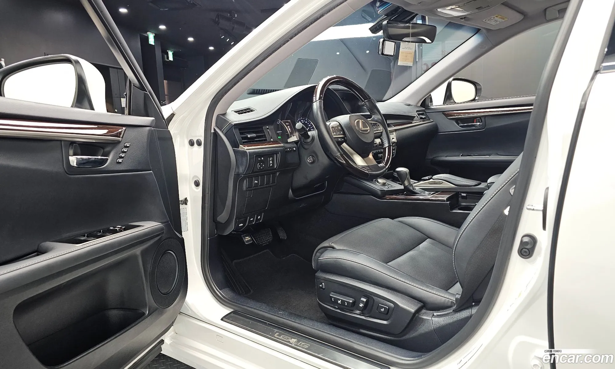 Lexus ES300h 2016 — 4