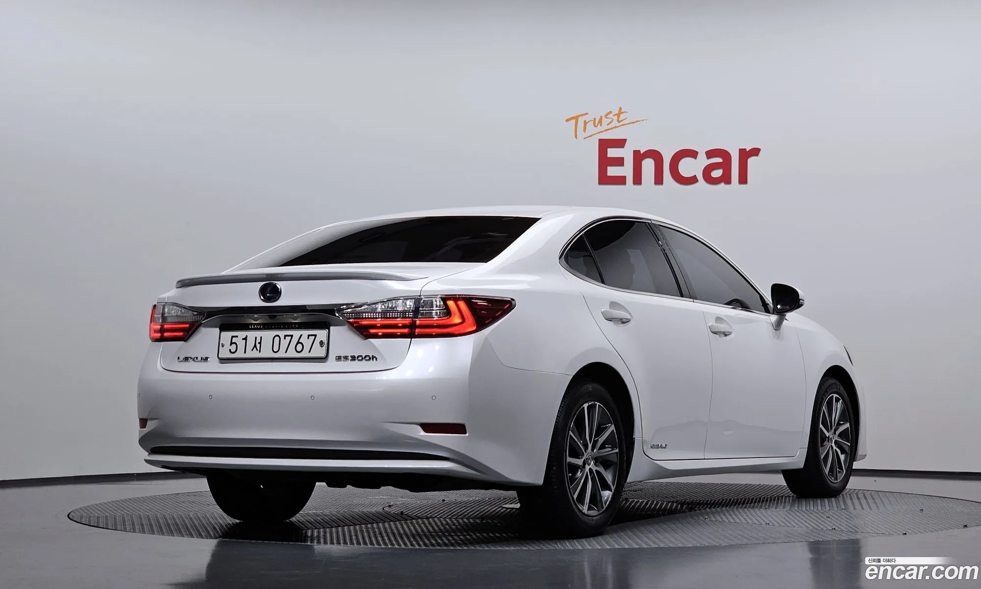 Lexus ES300h 2016 — 18