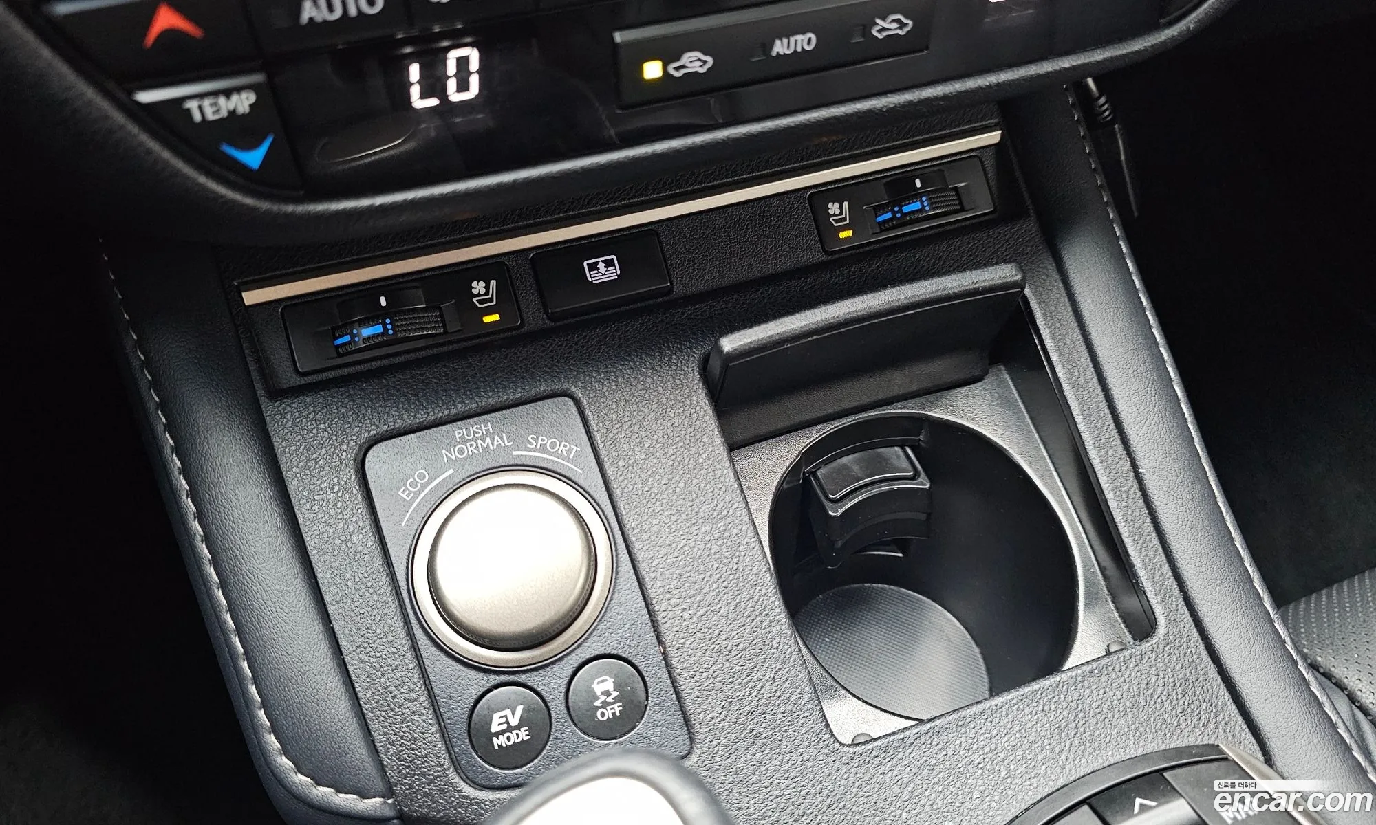 Lexus ES300h 2016 — 16