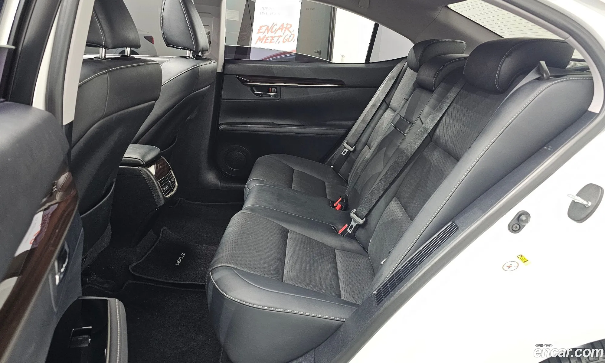 Lexus ES300h 2016 — 2