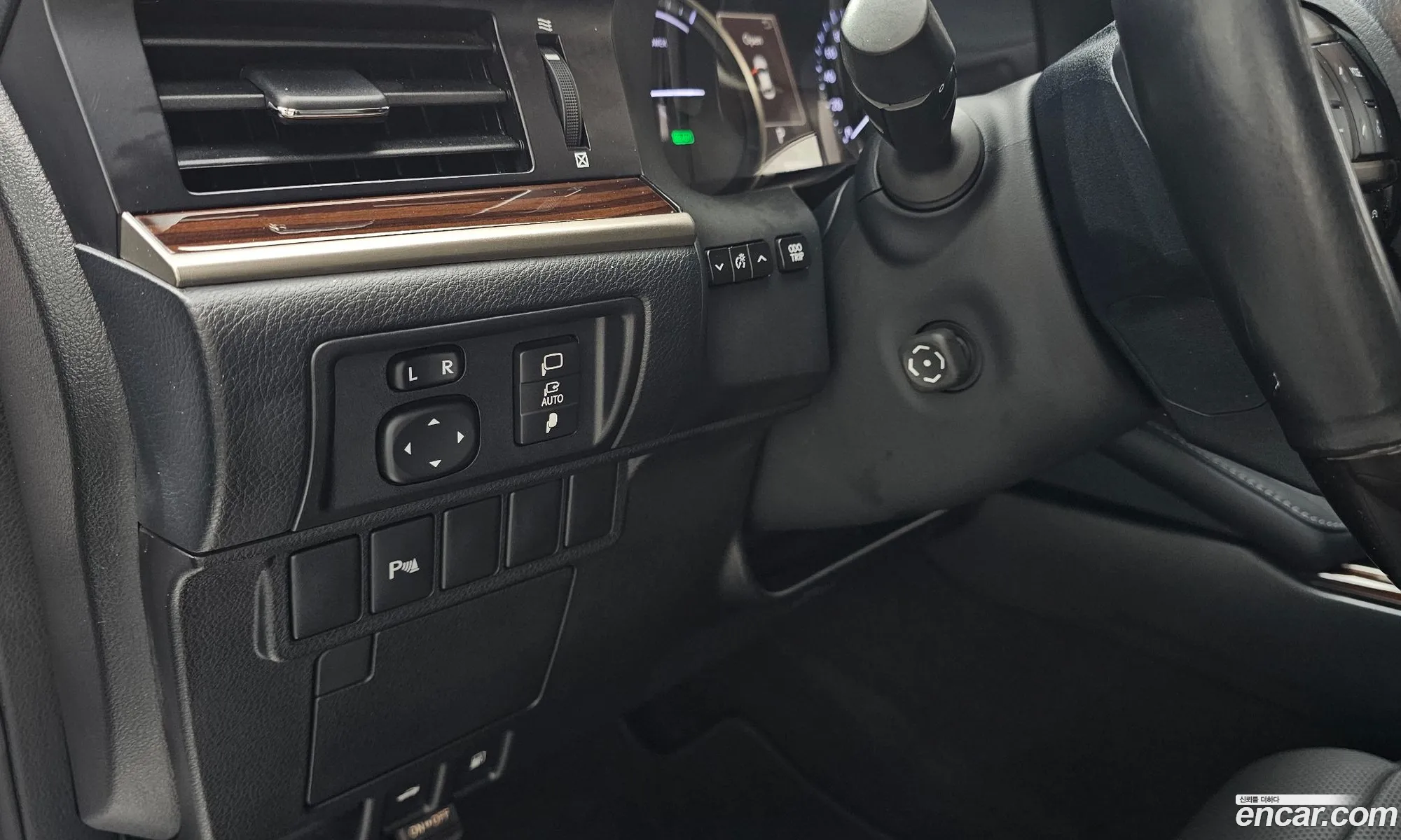 Lexus ES300h 2016 — 17
