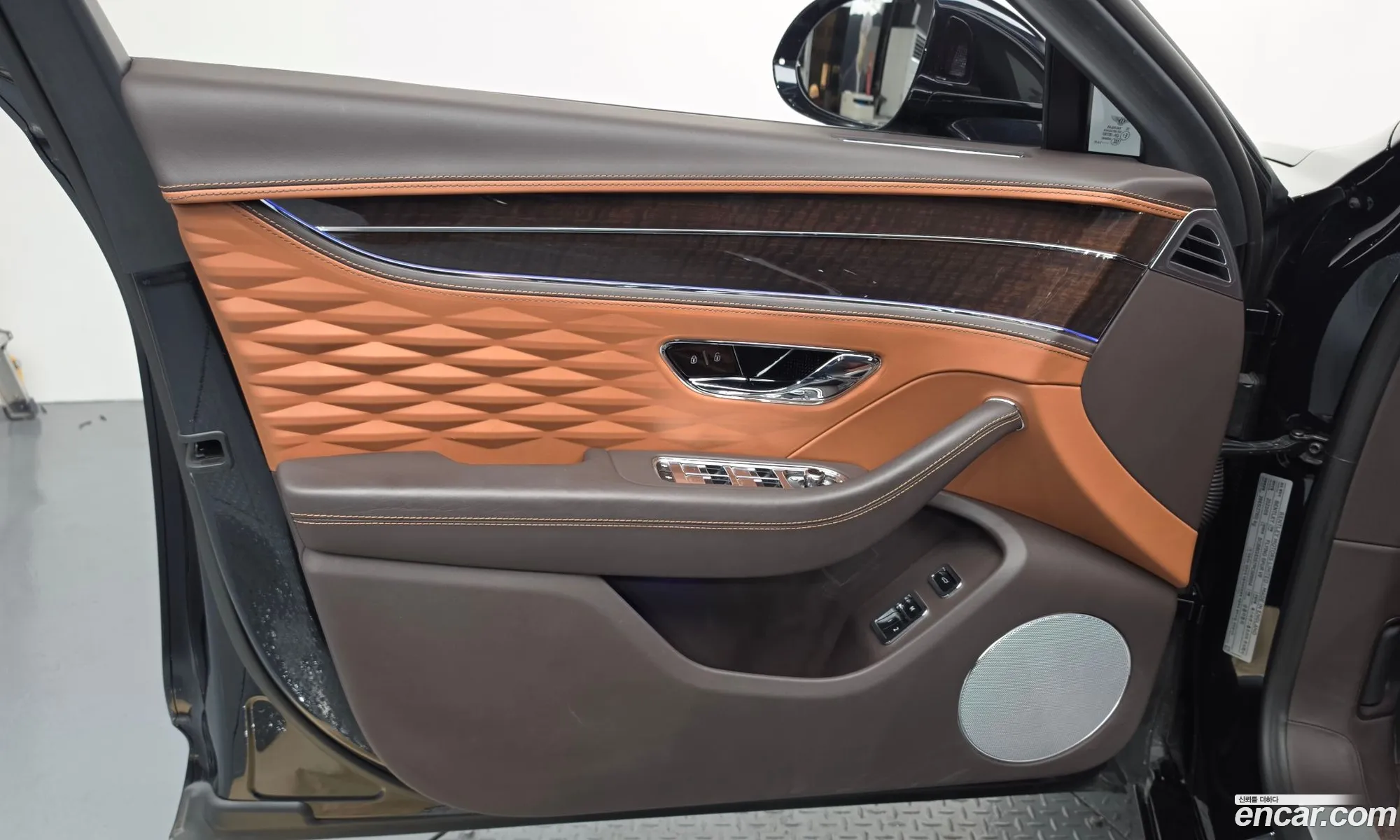 Bentley Flying Spur 2023 — 8