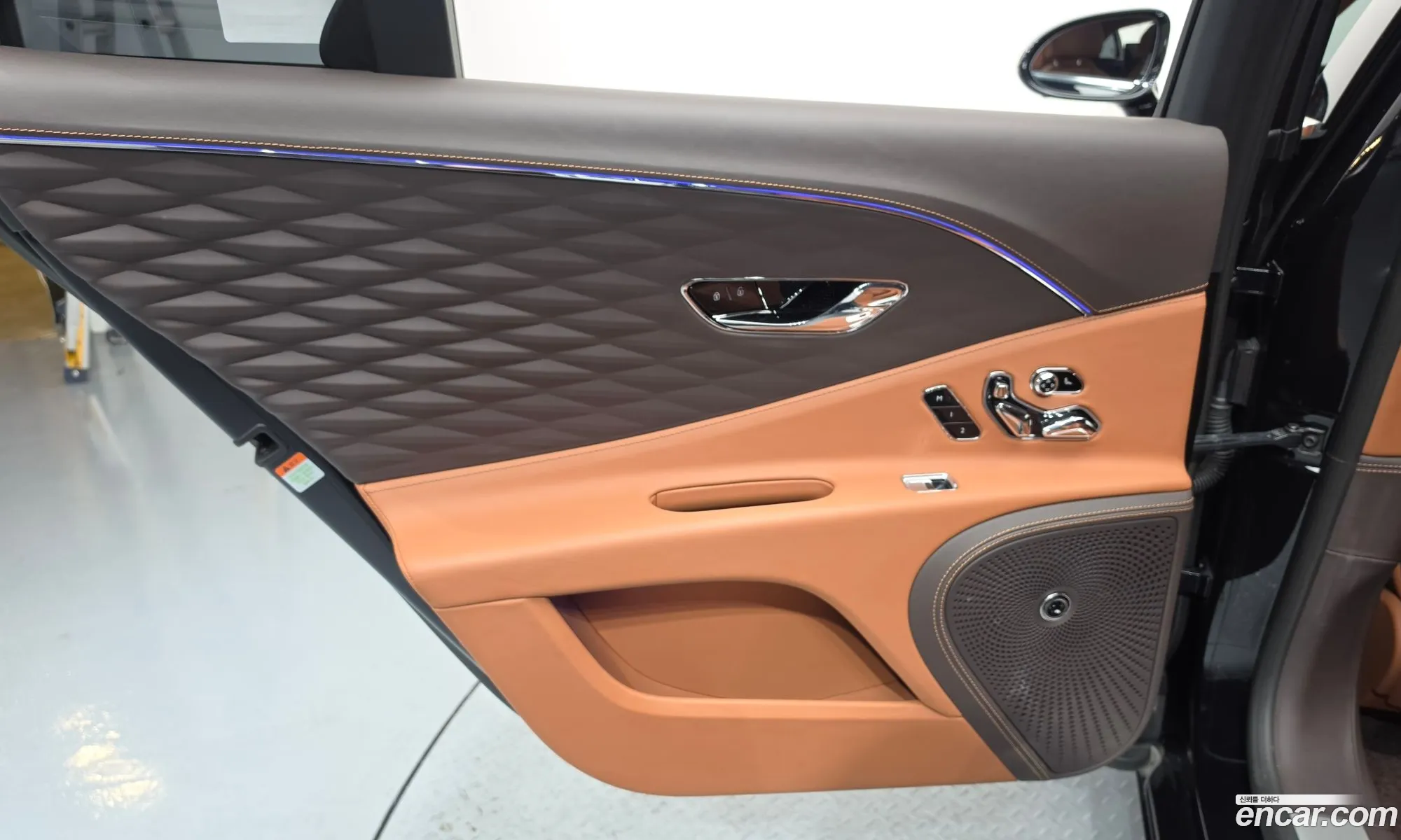 Bentley Flying Spur 2023 — 21