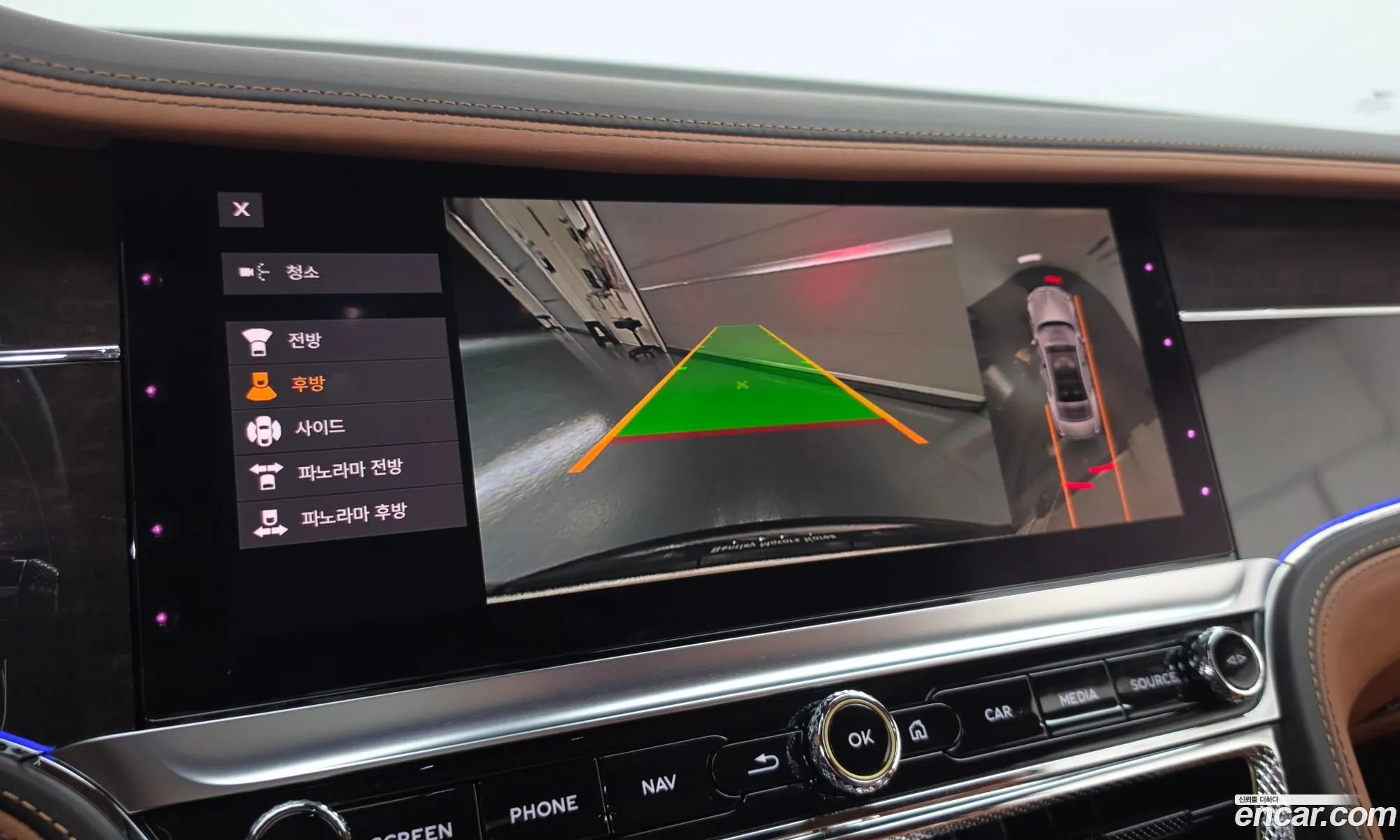 Bentley Flying Spur 2023 — 25