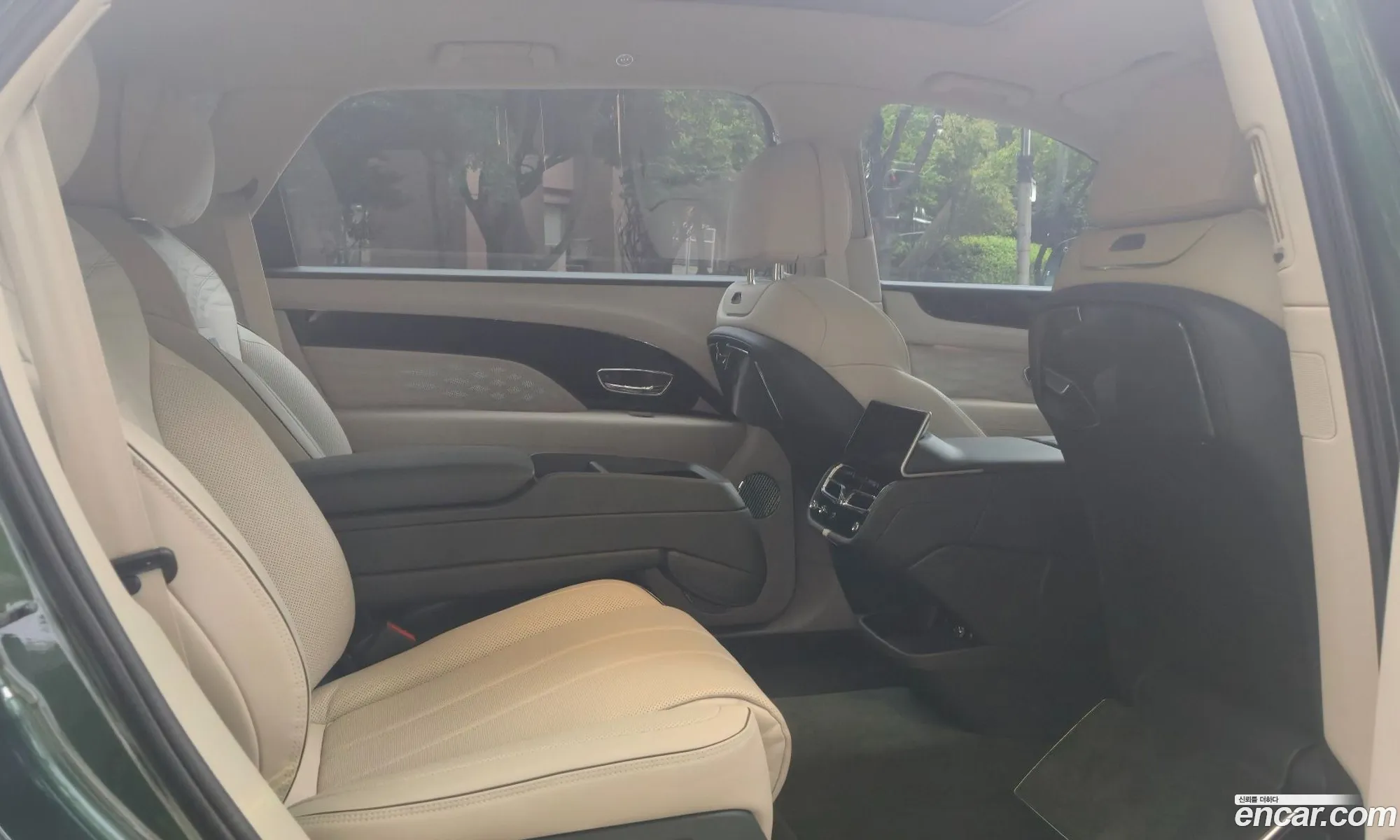 Bentley Bentayga 2025 — 8