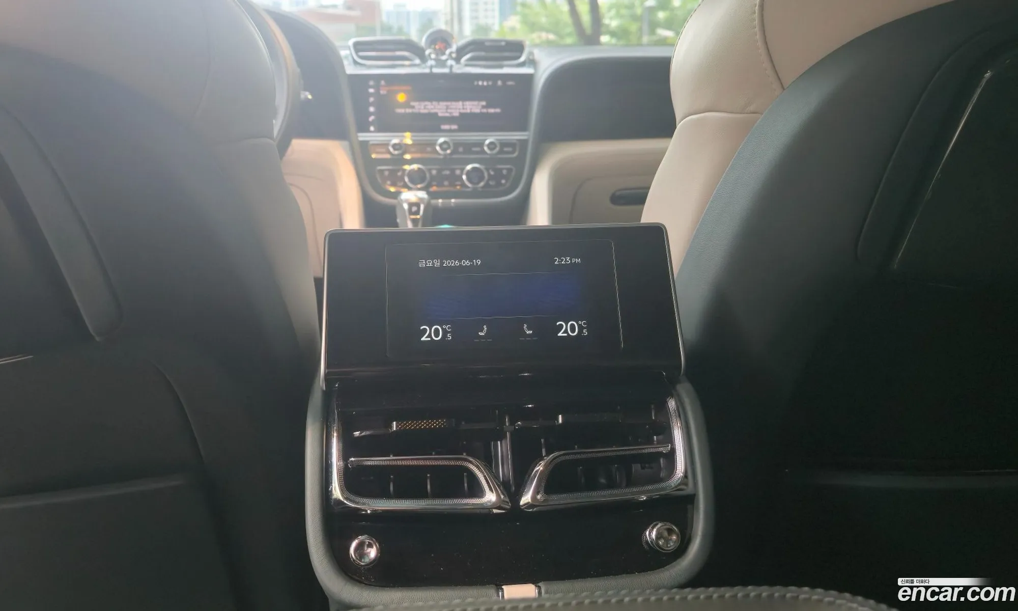 Bentley Bentayga 2025 — 3