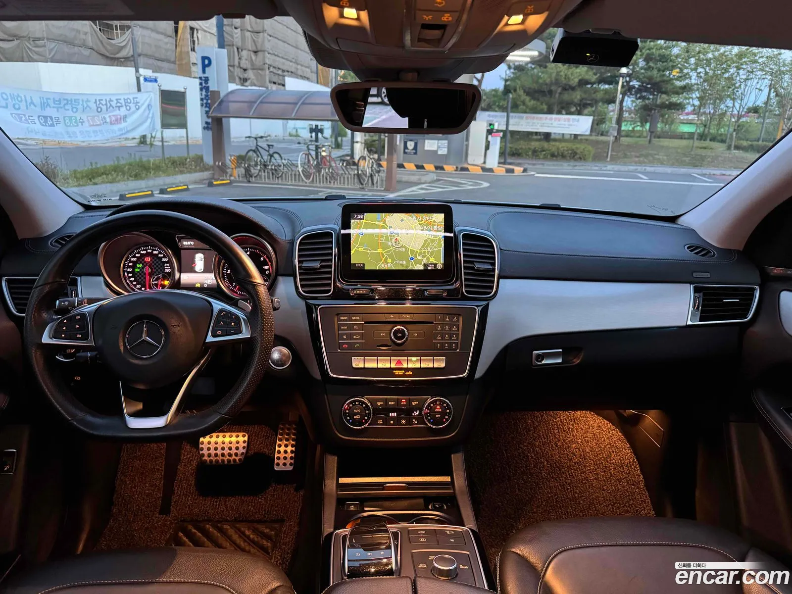 Mercedes-Benz GLE-Class W166 2017 — 12