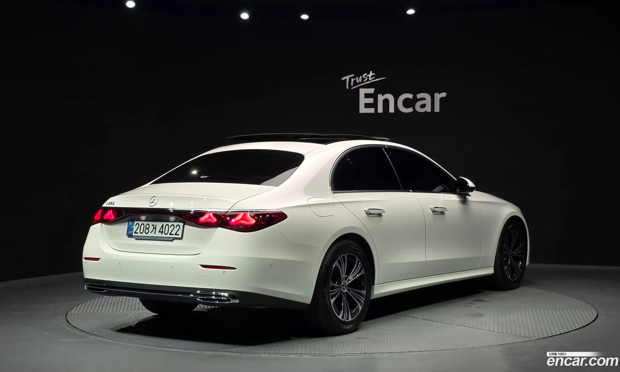 Mercedes-Benz E-Class W214 2025 — 16