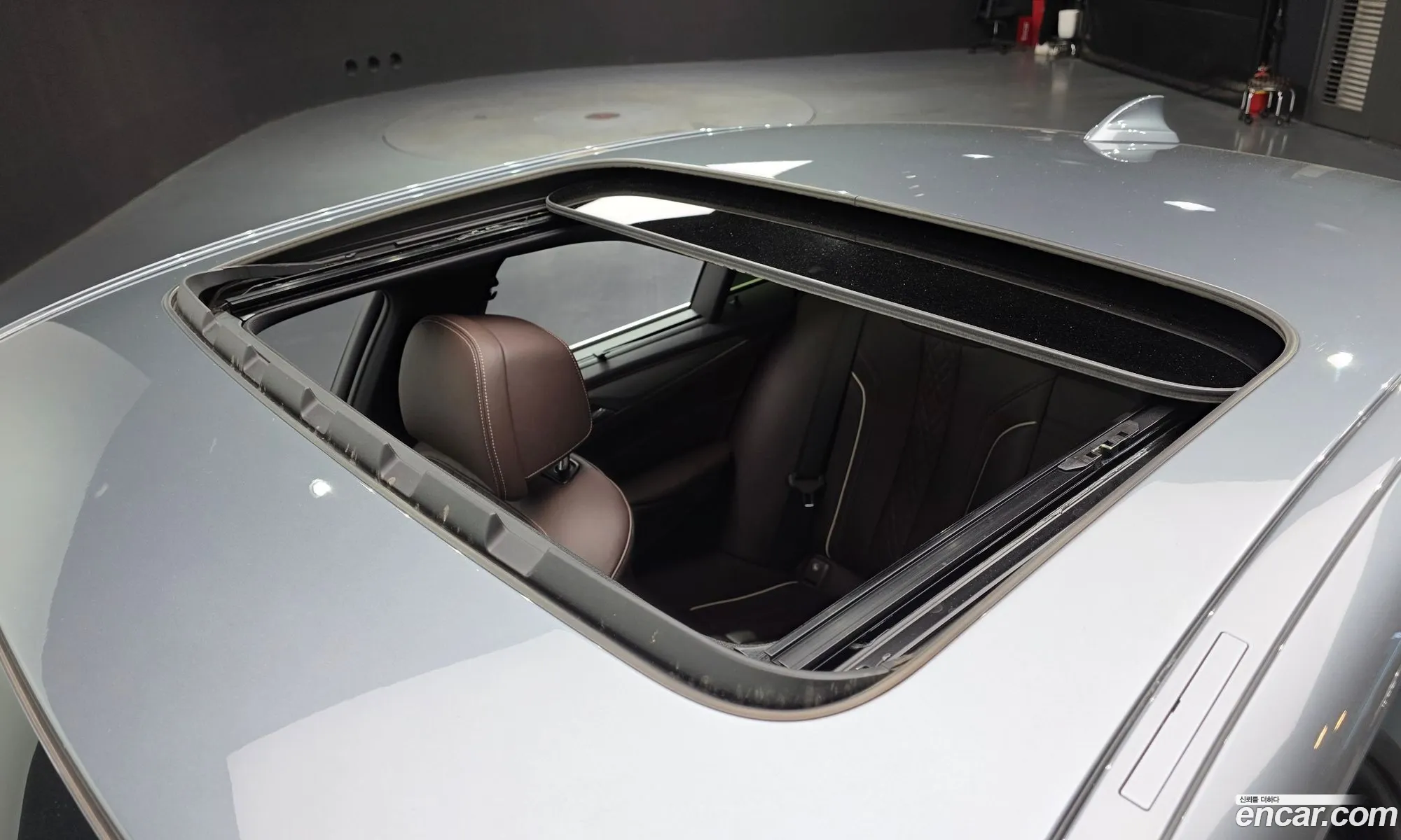 BMW 5 Series 2018 WBAJD3108JWC99471 — 12