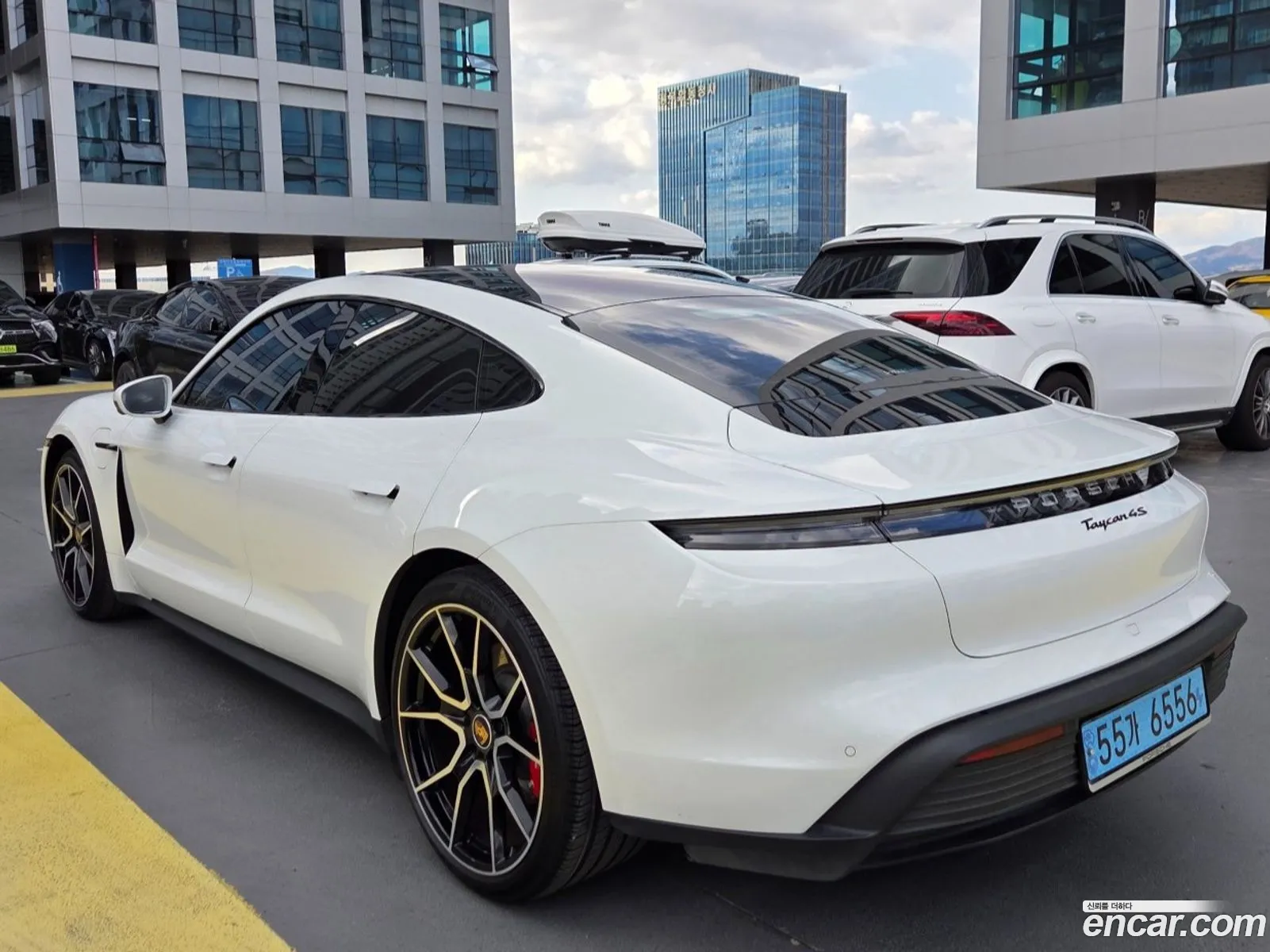 Porsche Taycan 2023 — 2