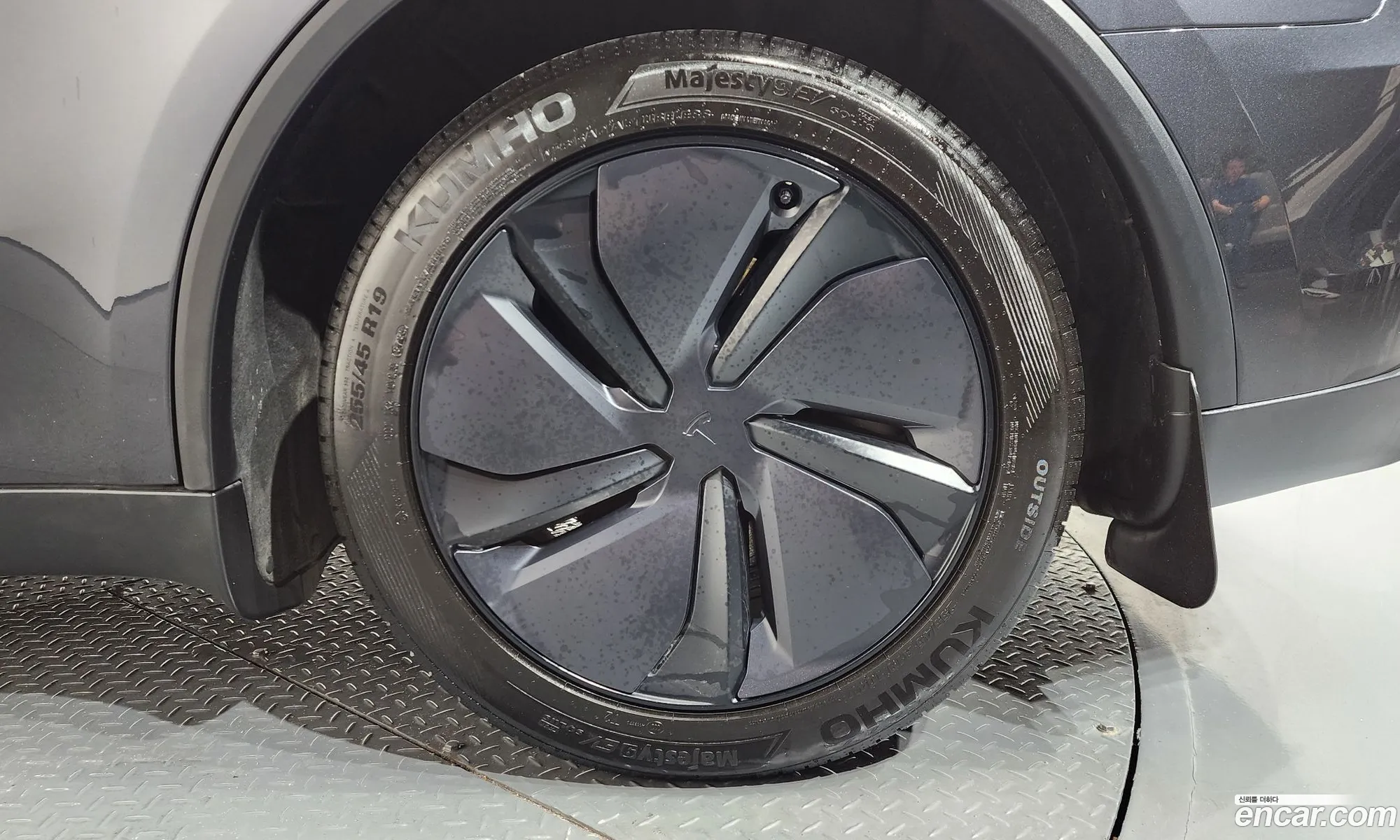 Tesla Model Y 2025 LRWYGCEK6SC046523 — 3