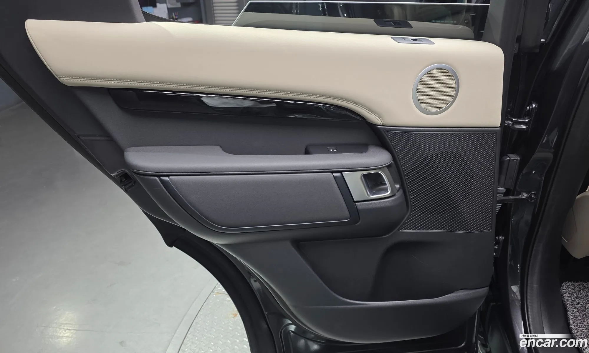 Land Rover Discovery 5 2022 SALRA2BW6N2463850 — 19