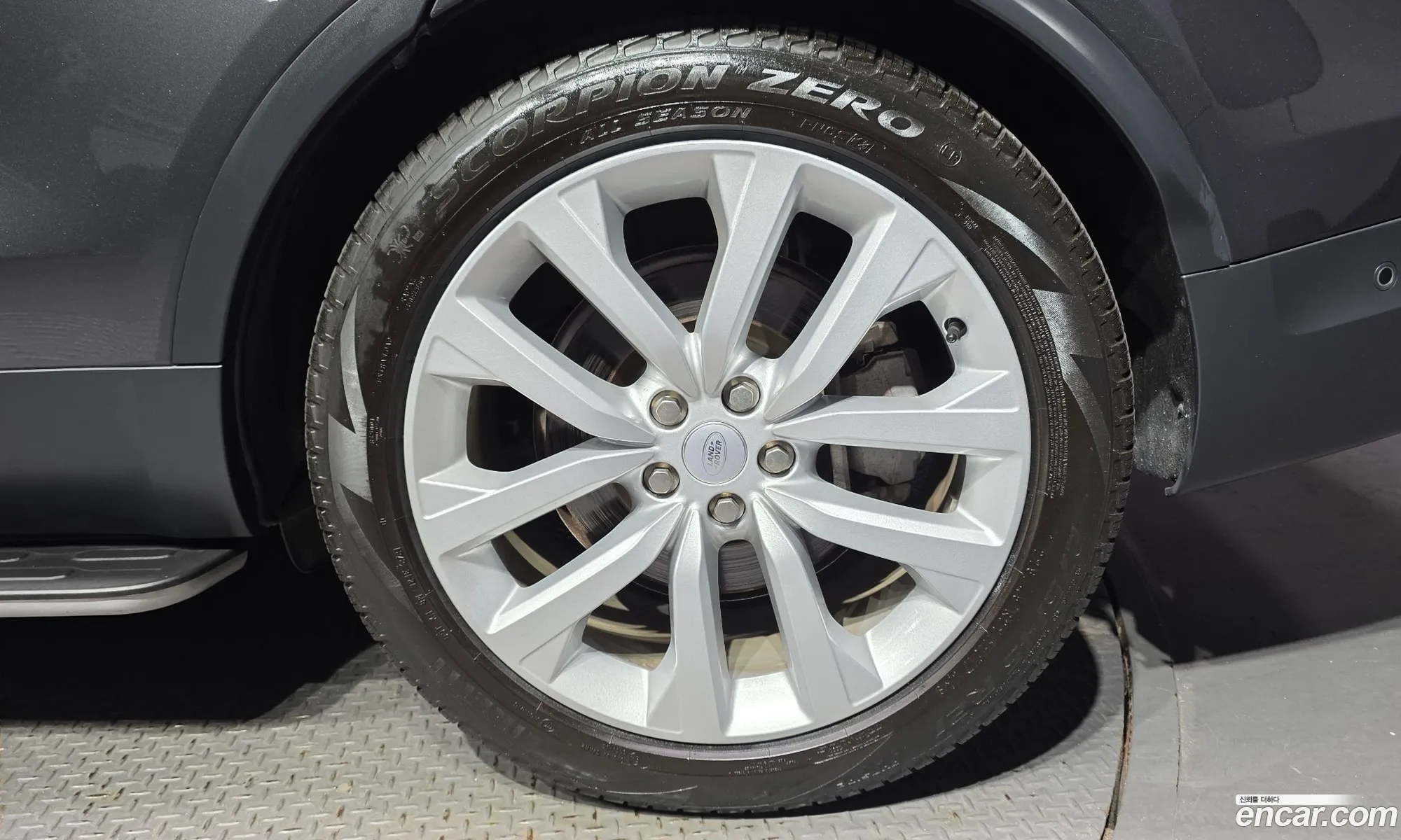 Land Rover Discovery 5 2022 SALRA2BW6N2463850 — 24