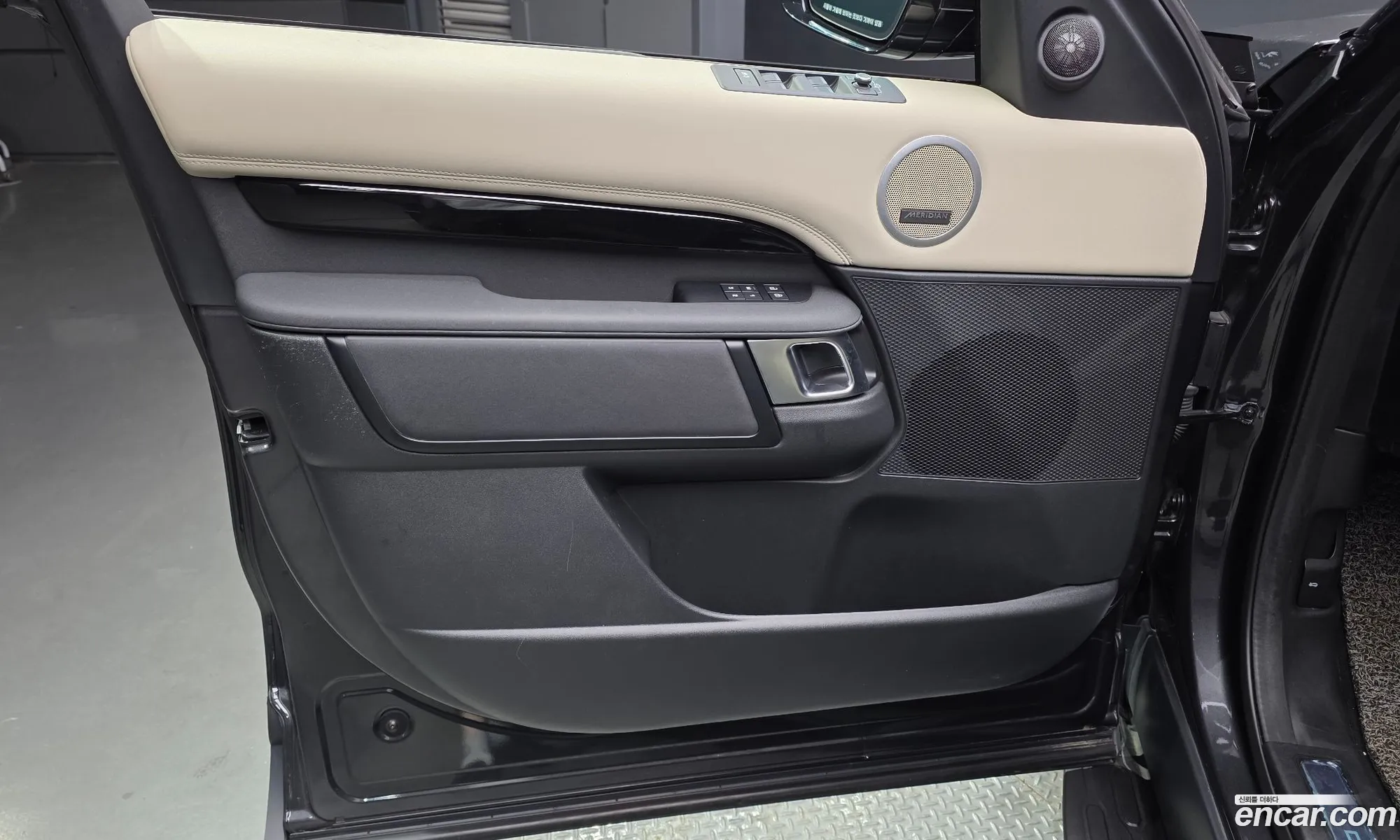 Land Rover Discovery 5 2022 SALRA2BW6N2463850 — 23