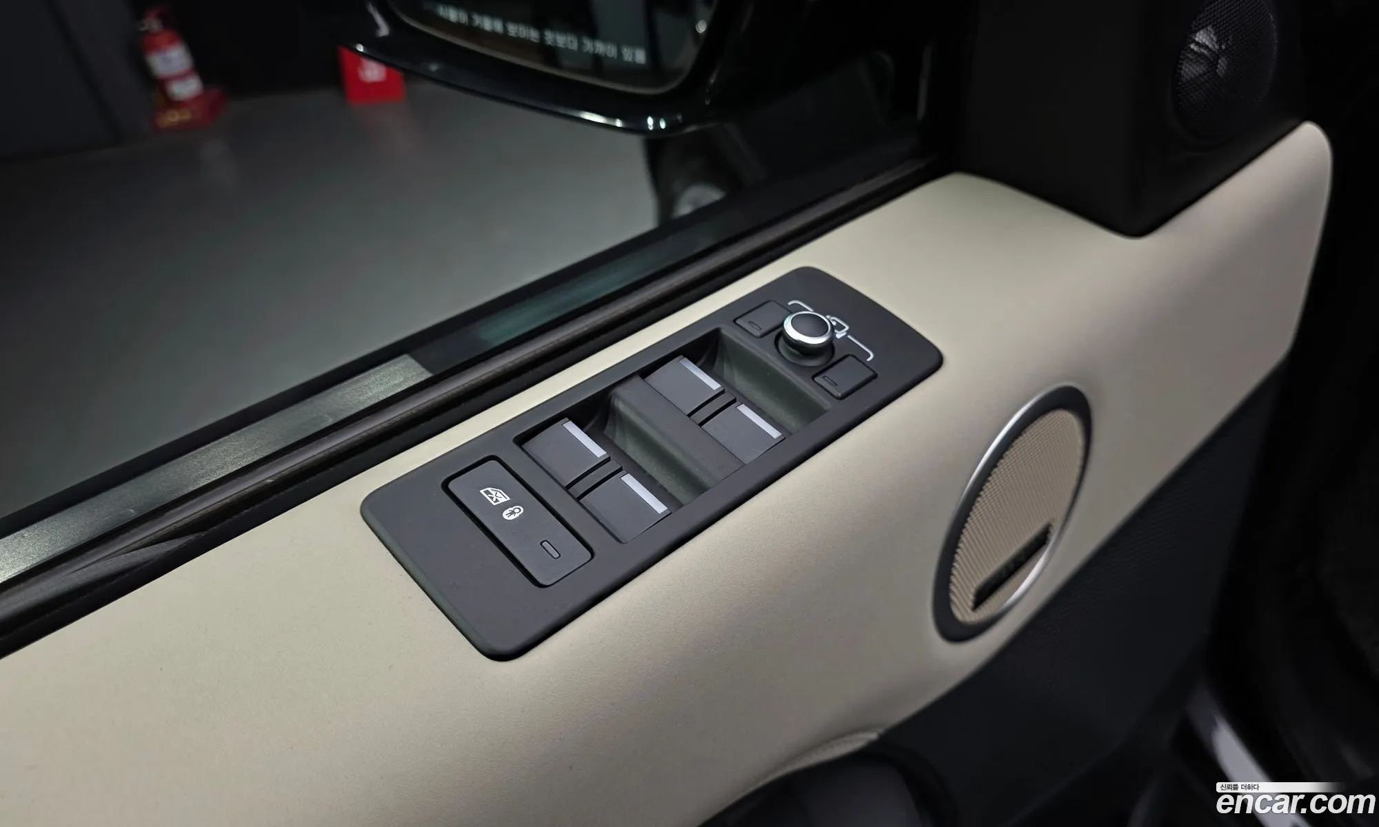 Land Rover Discovery 5 2022 SALRA2BW6N2463850 — 32