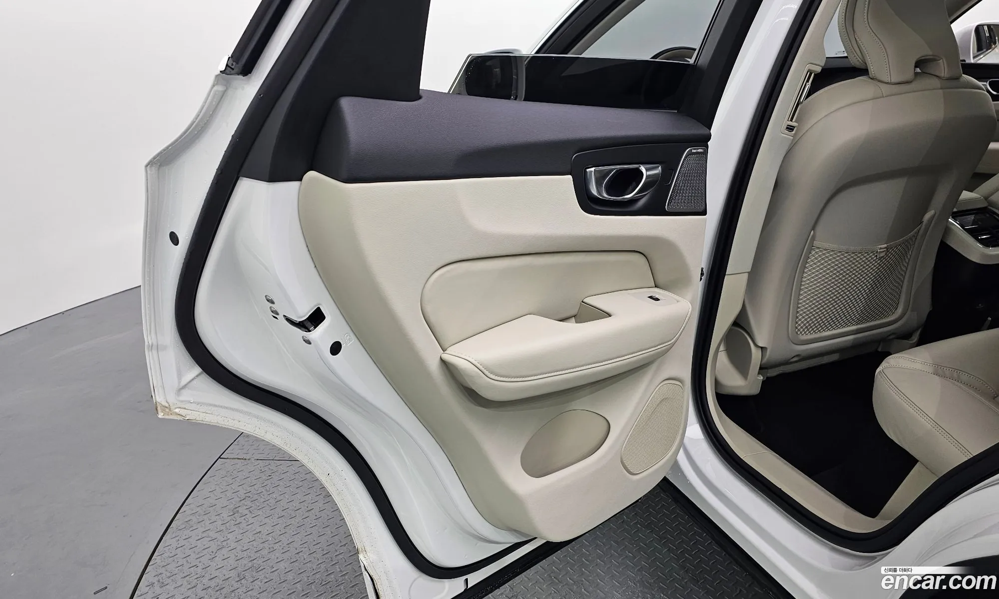 Volvo XC60 2025 YV1UZM12XT1287032 — 25