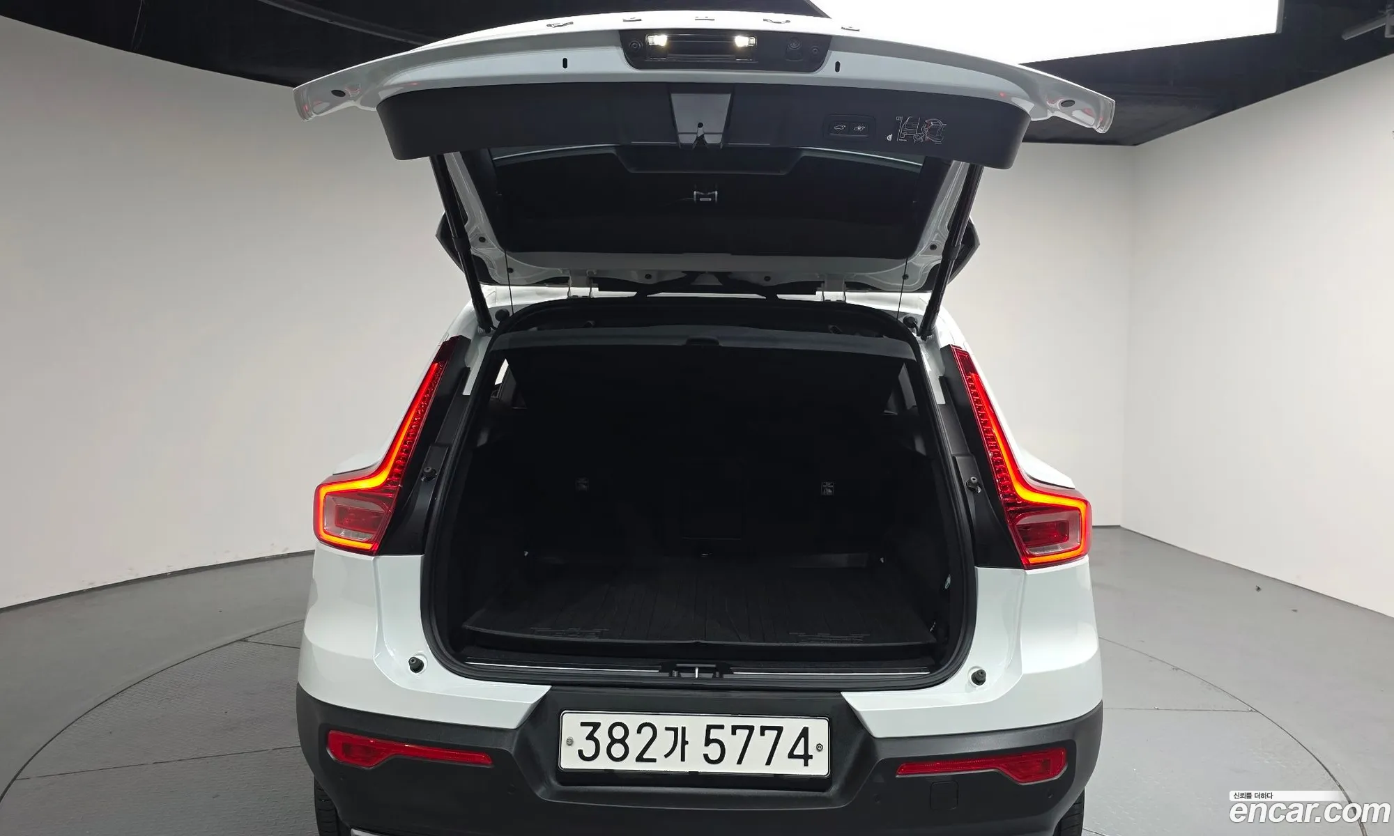 Volvo XC40 2020 YV1XZACACL2277245 — 28