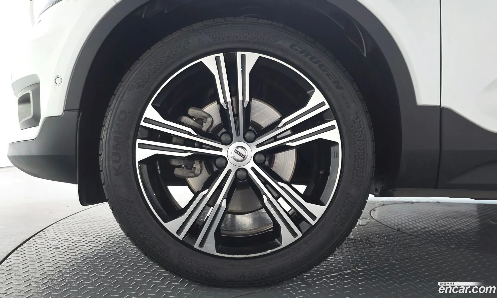 Volvo XC40 2020 YV1XZACACL2277245 — 3