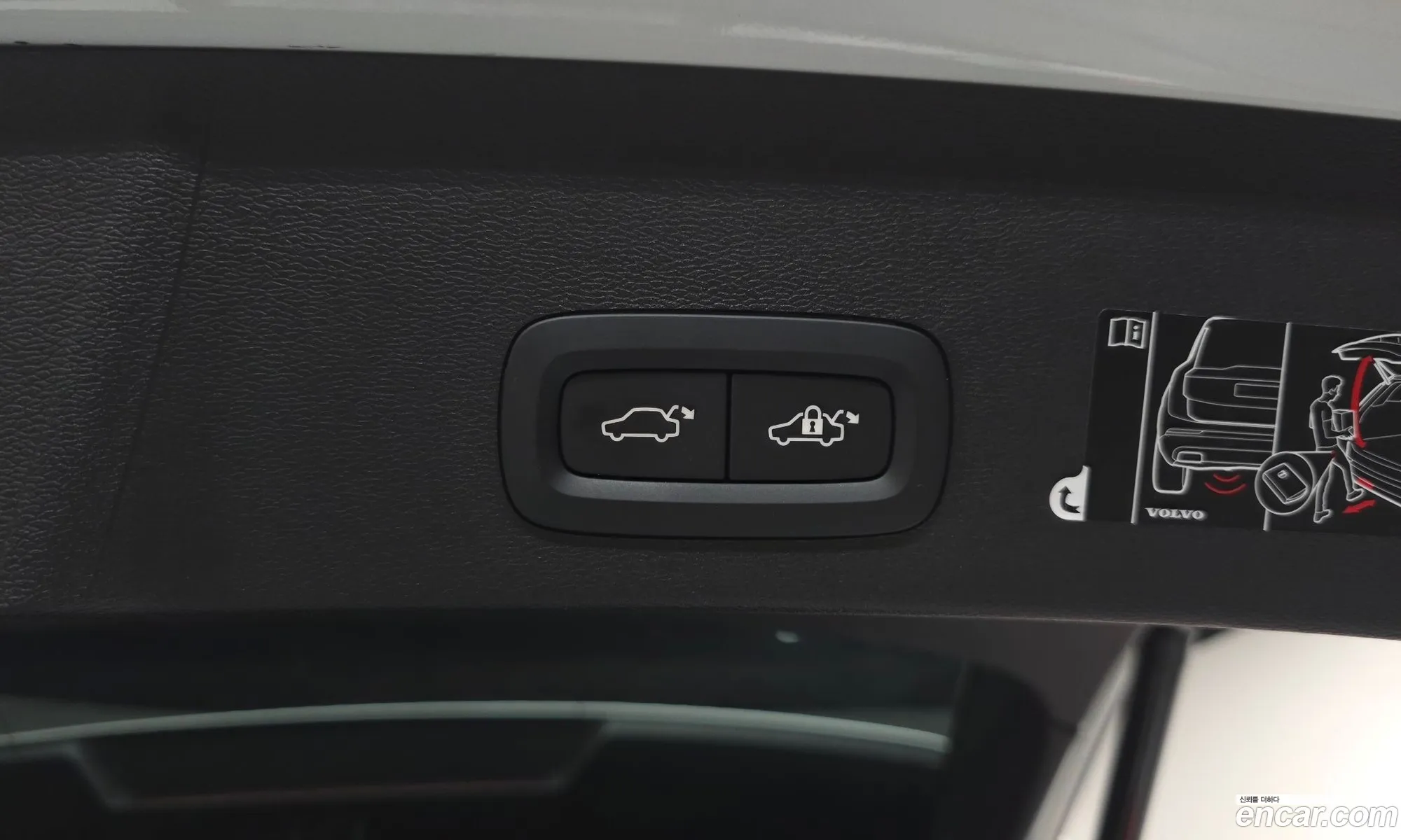 Volvo XC40 2020 YV1XZACACL2277245 — 32