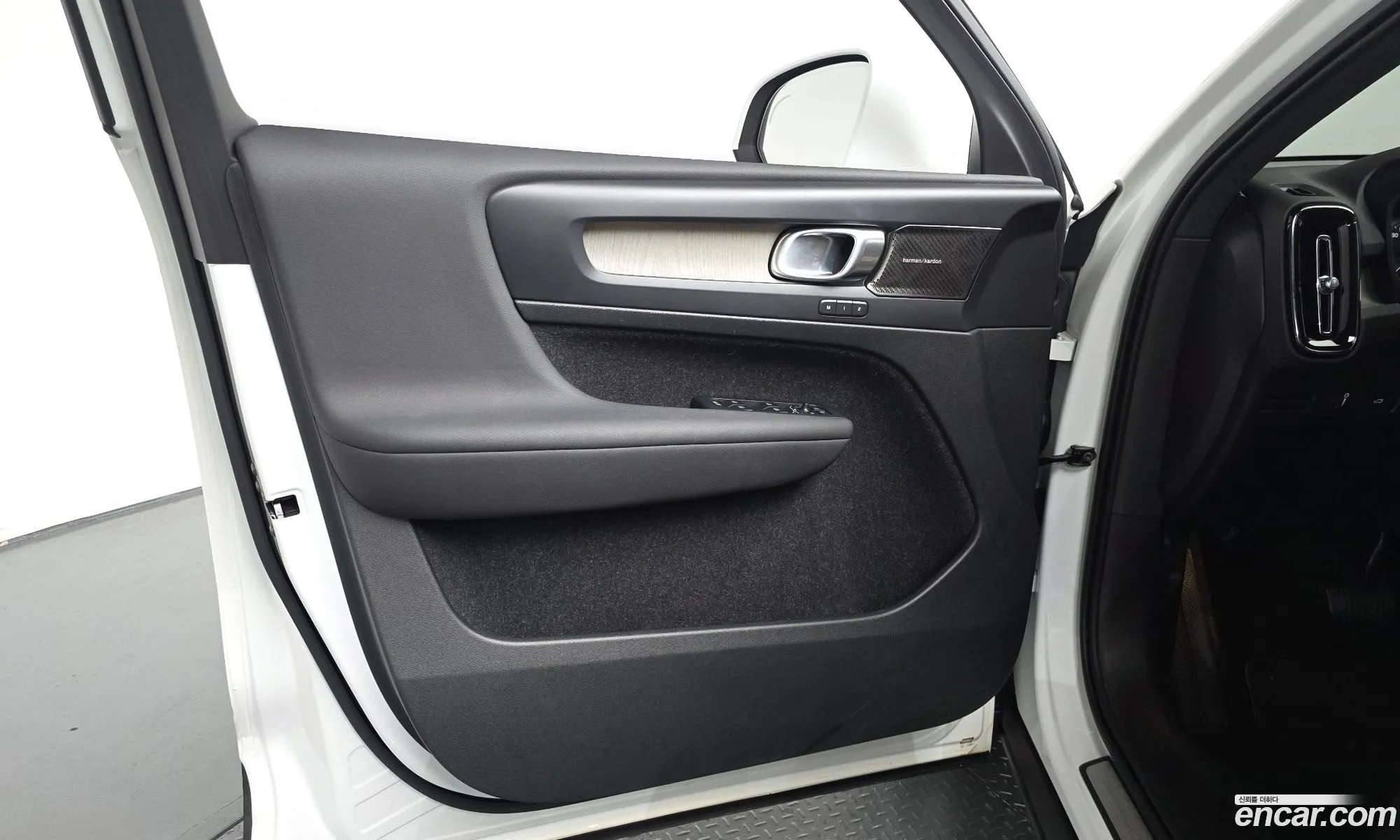 Volvo XC40 2020 YV1XZACACL2277245 — 5